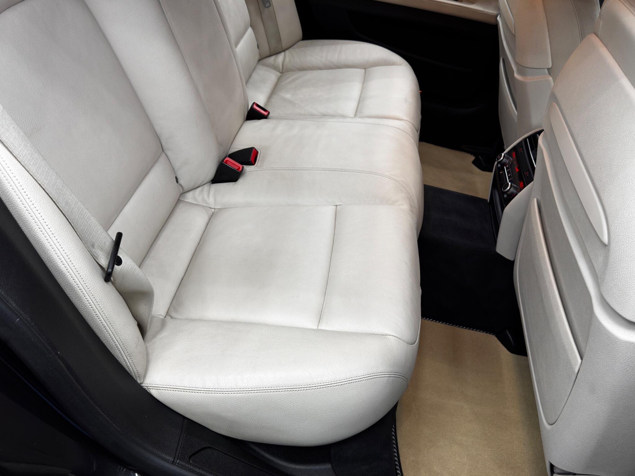 BMW 7 Series view 15