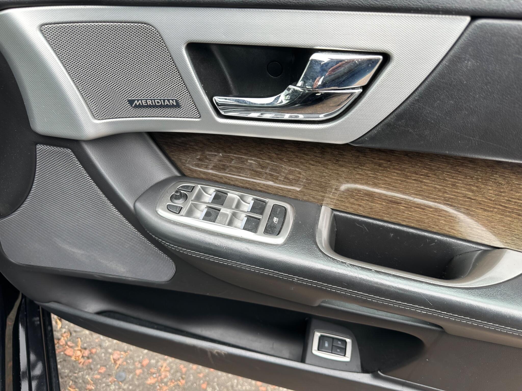 Jaguar XF view 9