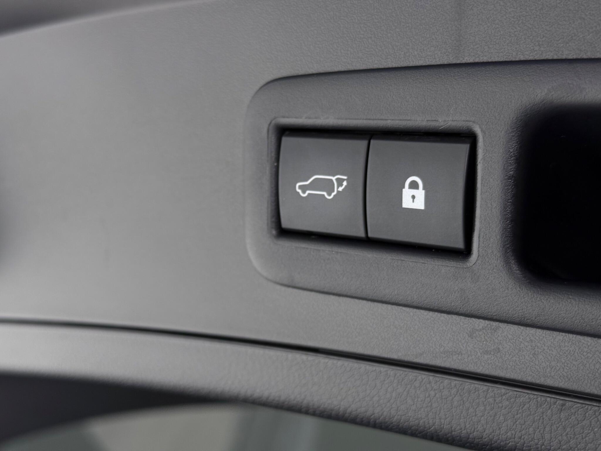 Lexus Ux view 11