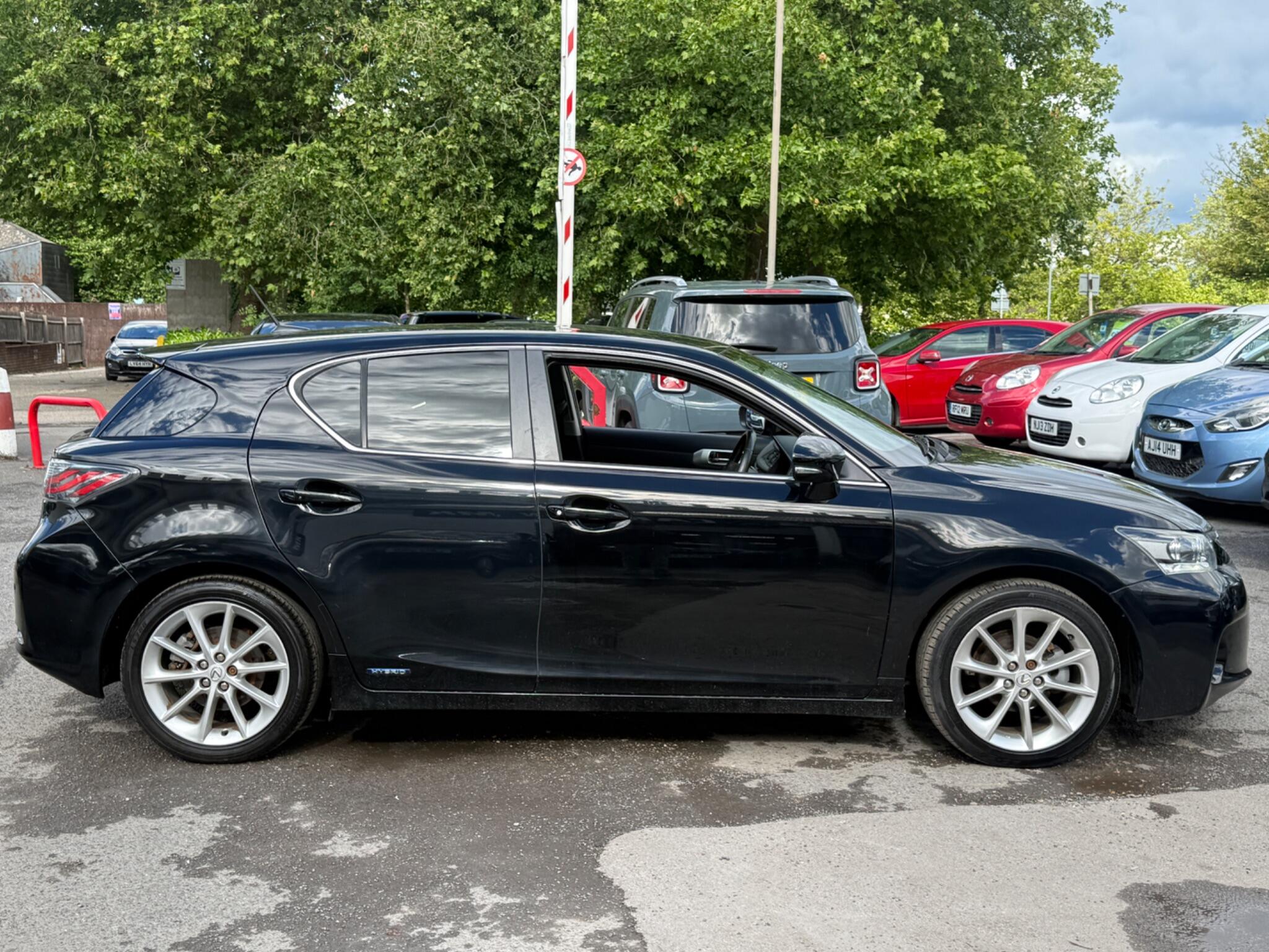 Lexus CT - Image 20
