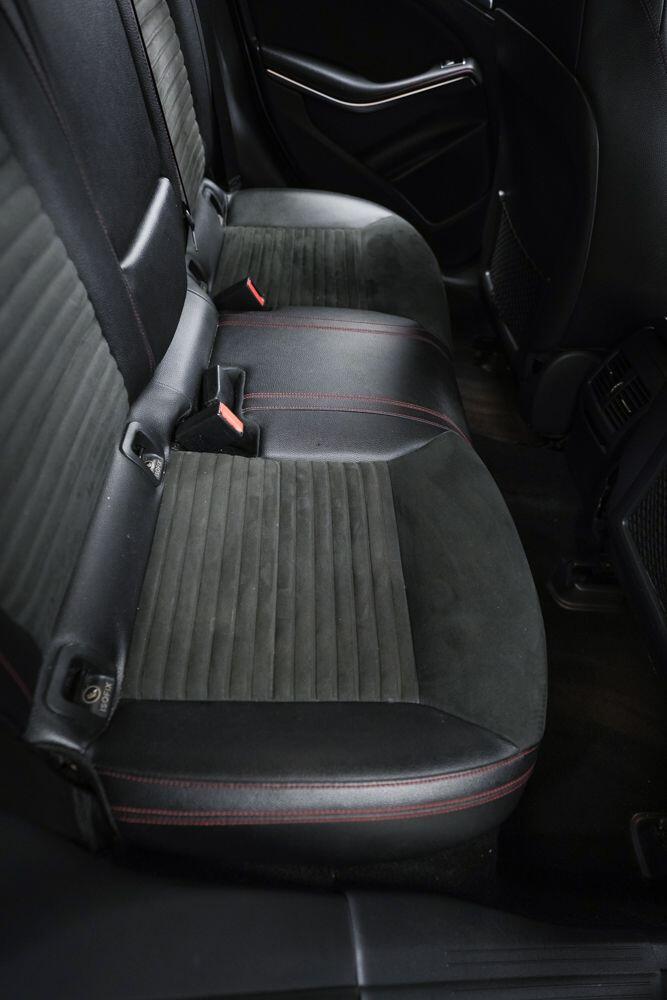 Mercedes-Benz Gla view 12