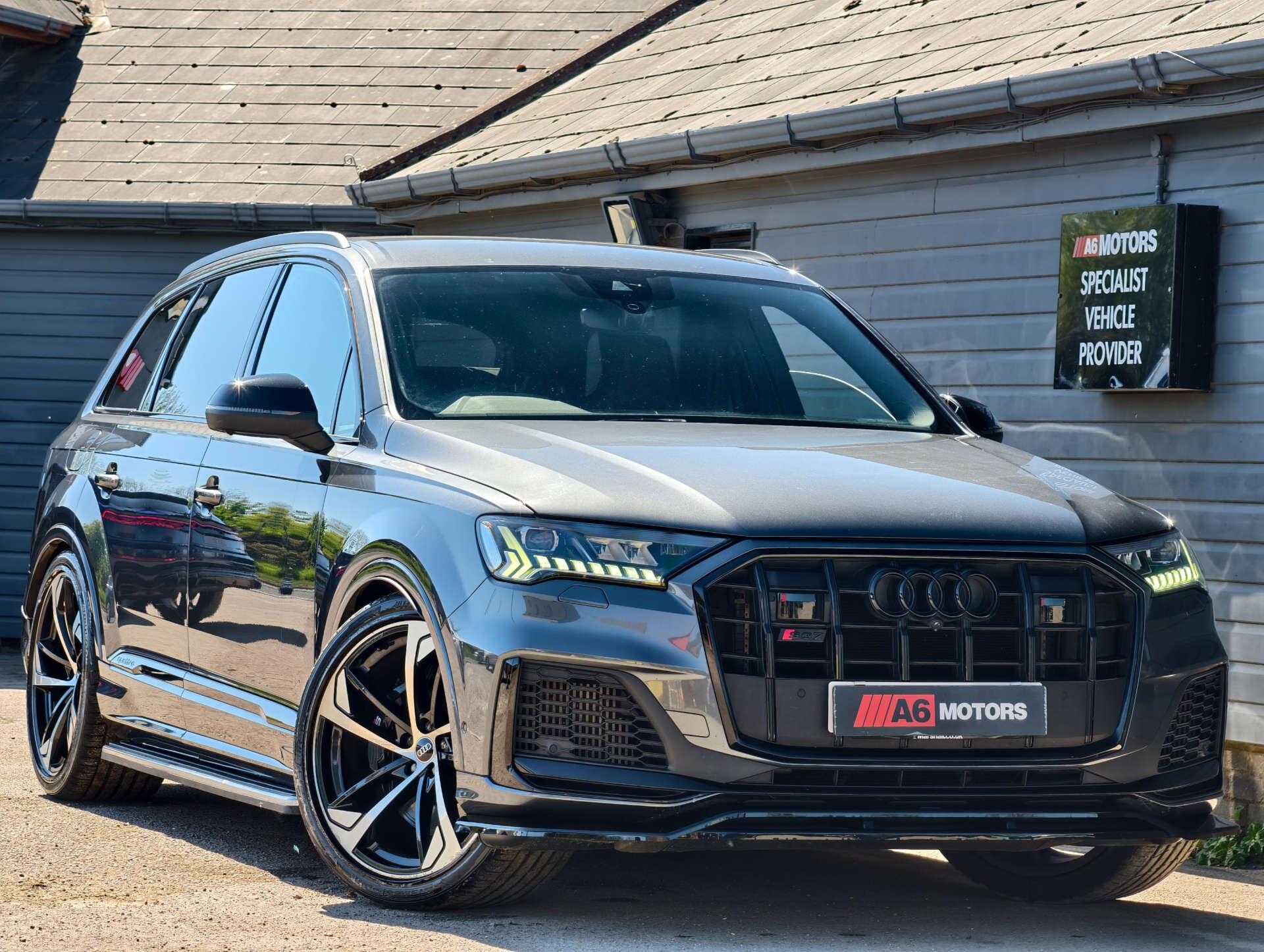 Audi SQ7 view 11