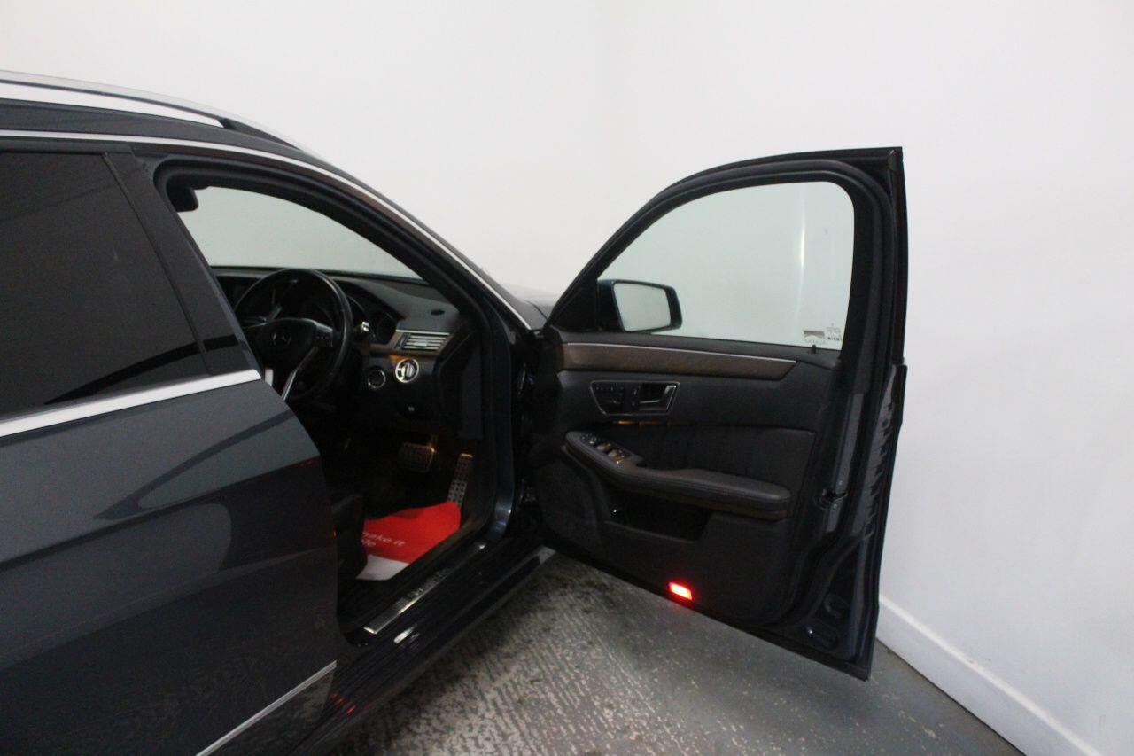 Mercedes-Benz E-Class view 26