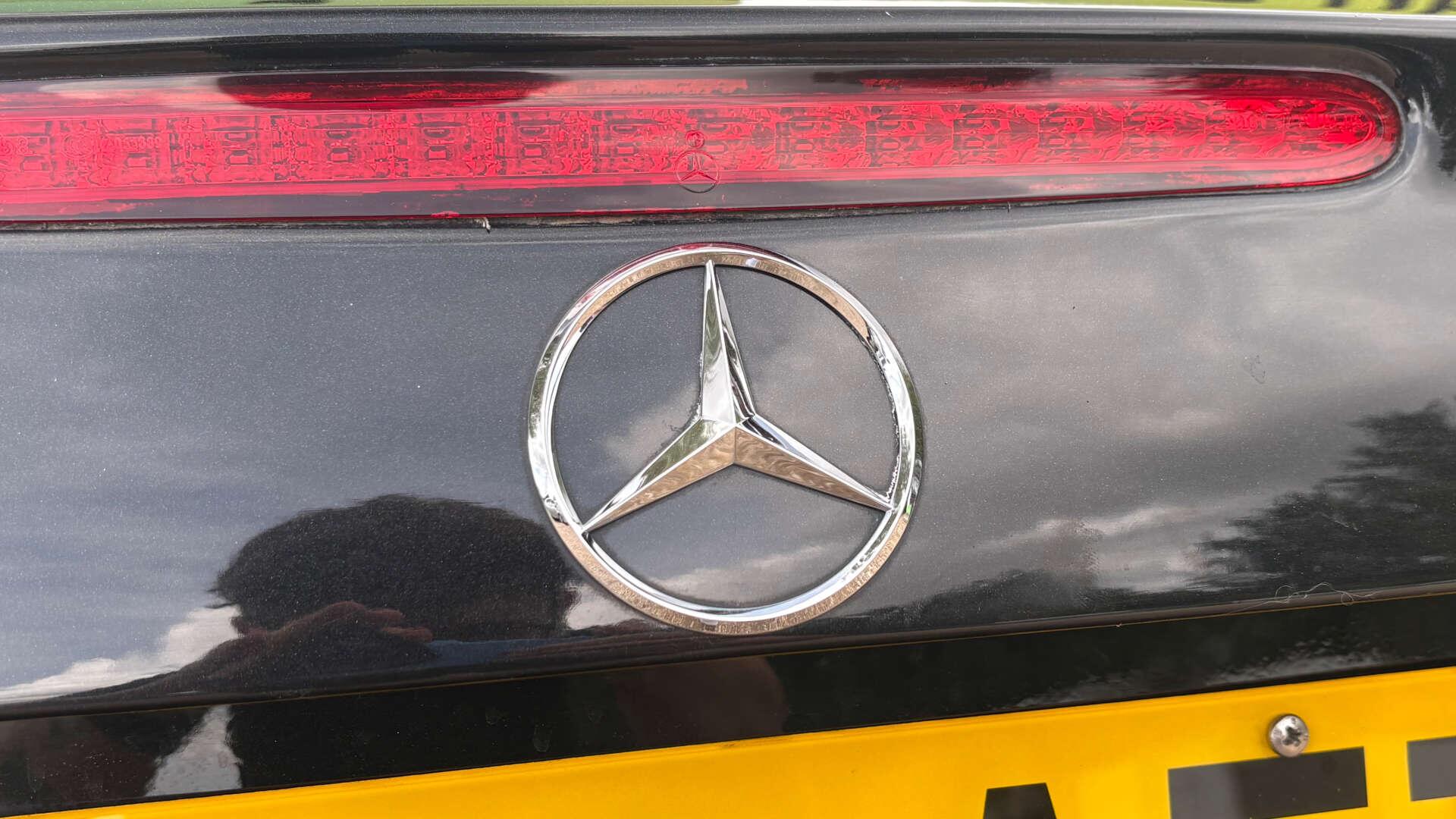 Mercedes-Benz SL view 40