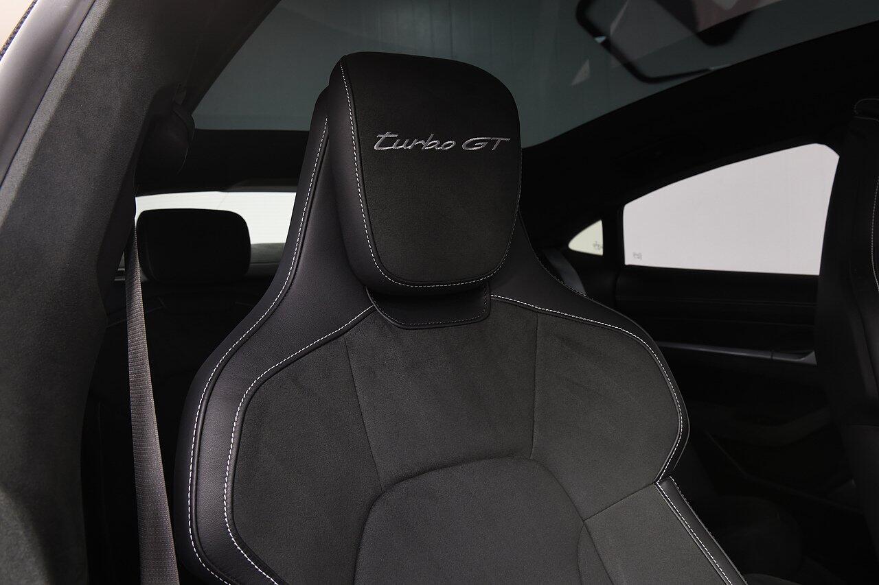 Porsche Taycan view 9
