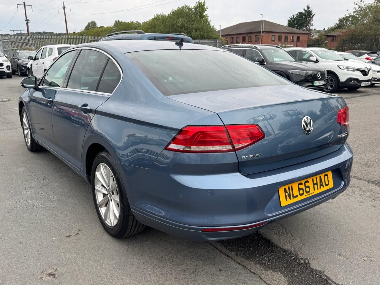 Volkswagen Passat view 12