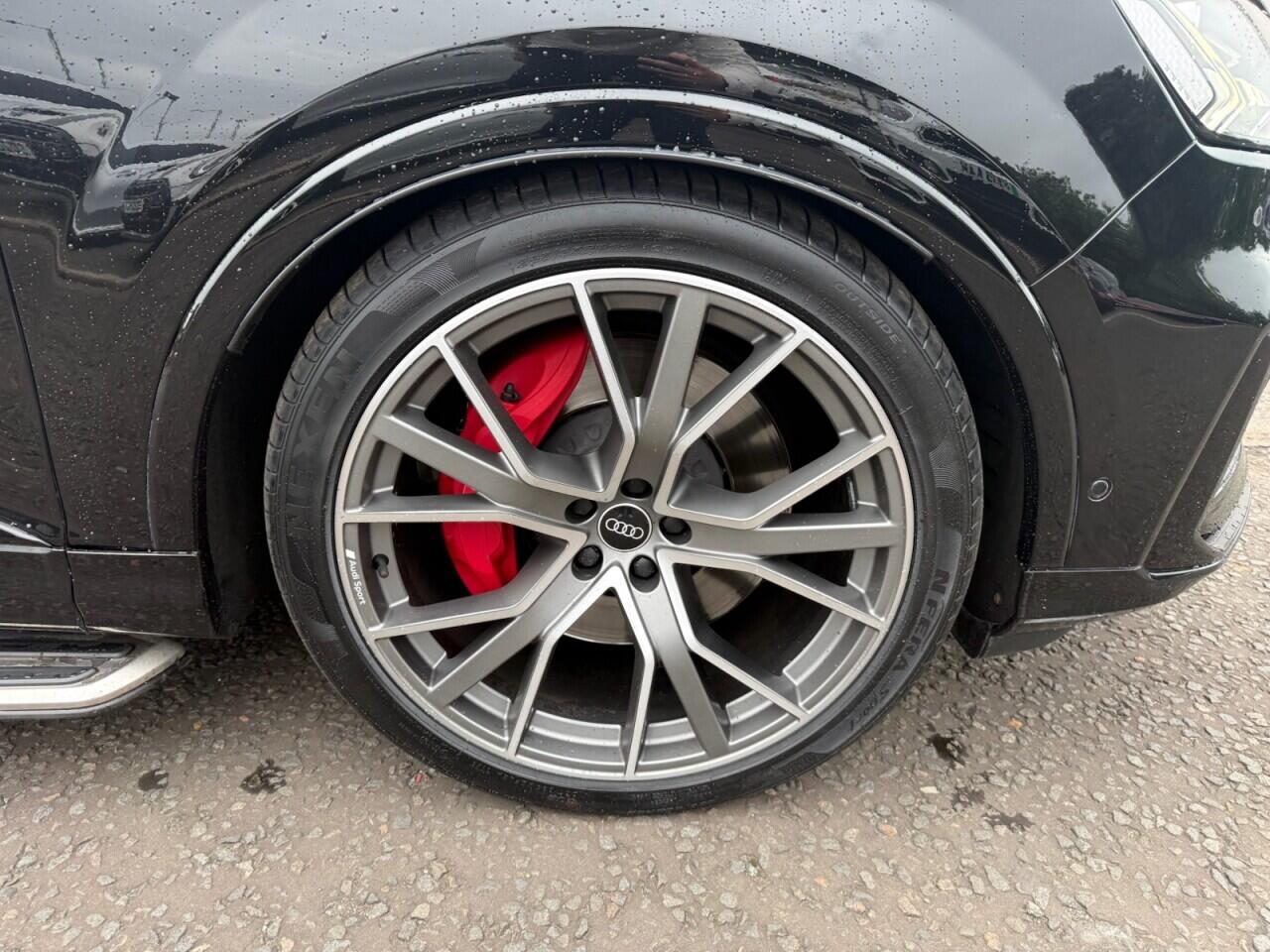 Audi SQ7 view 44