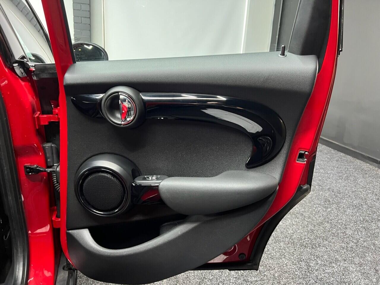 Mini Hatch view 40