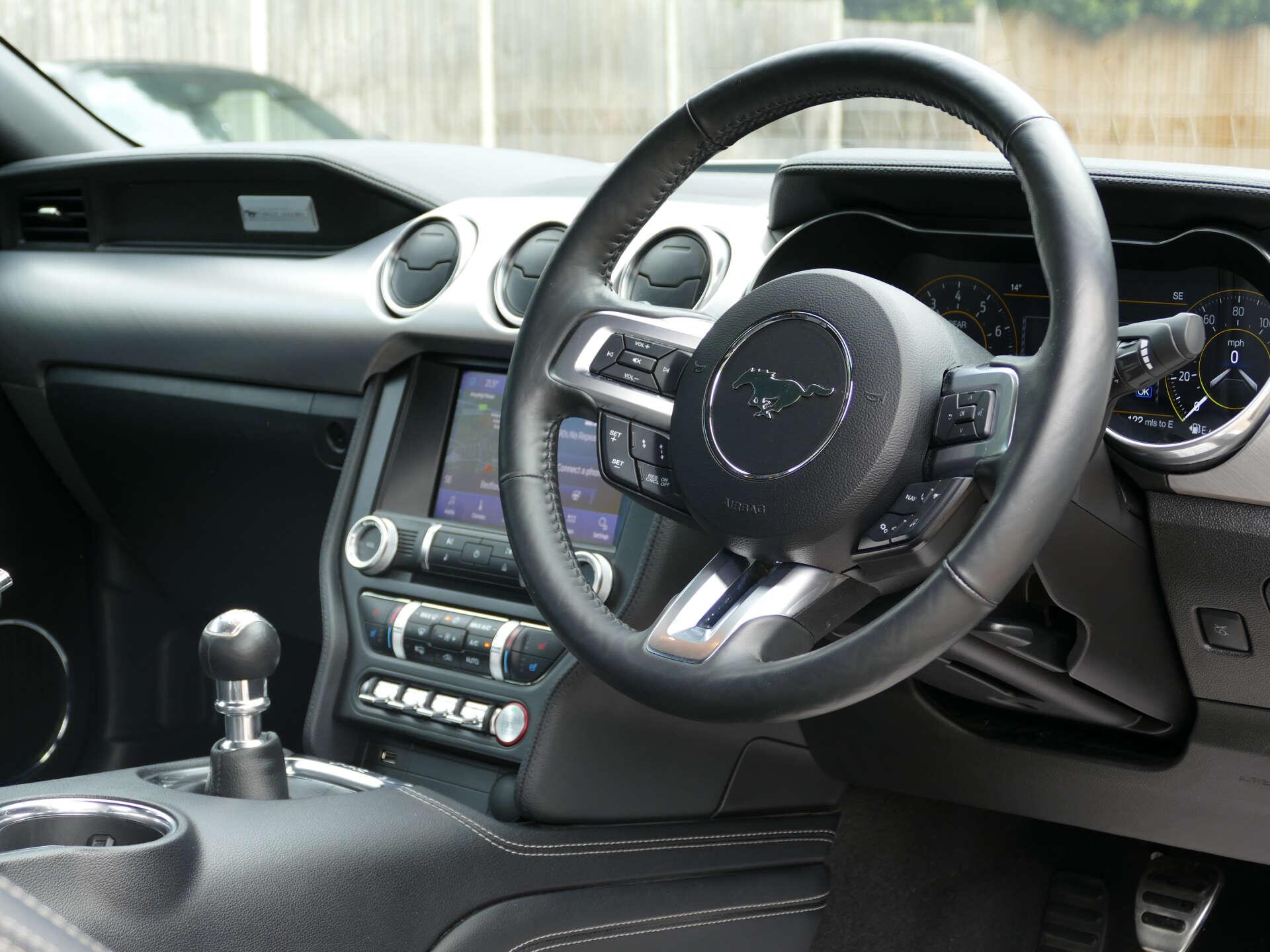 Ford Mustang view 4