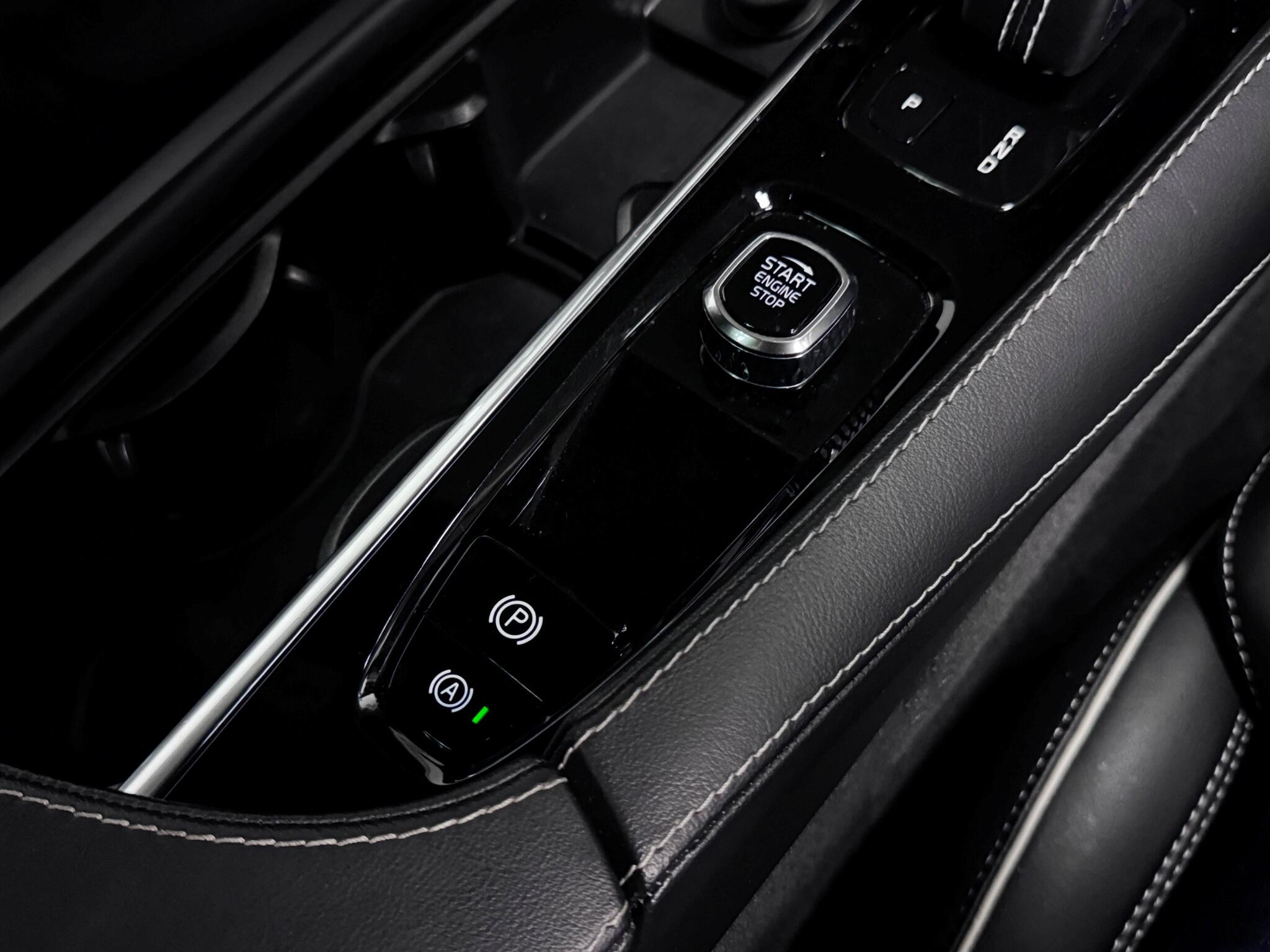 Volvo XC90 view 40