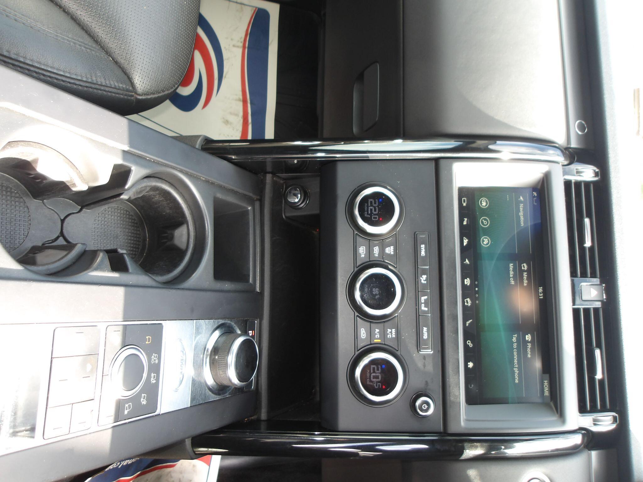 Land Rover Discovery view 11
