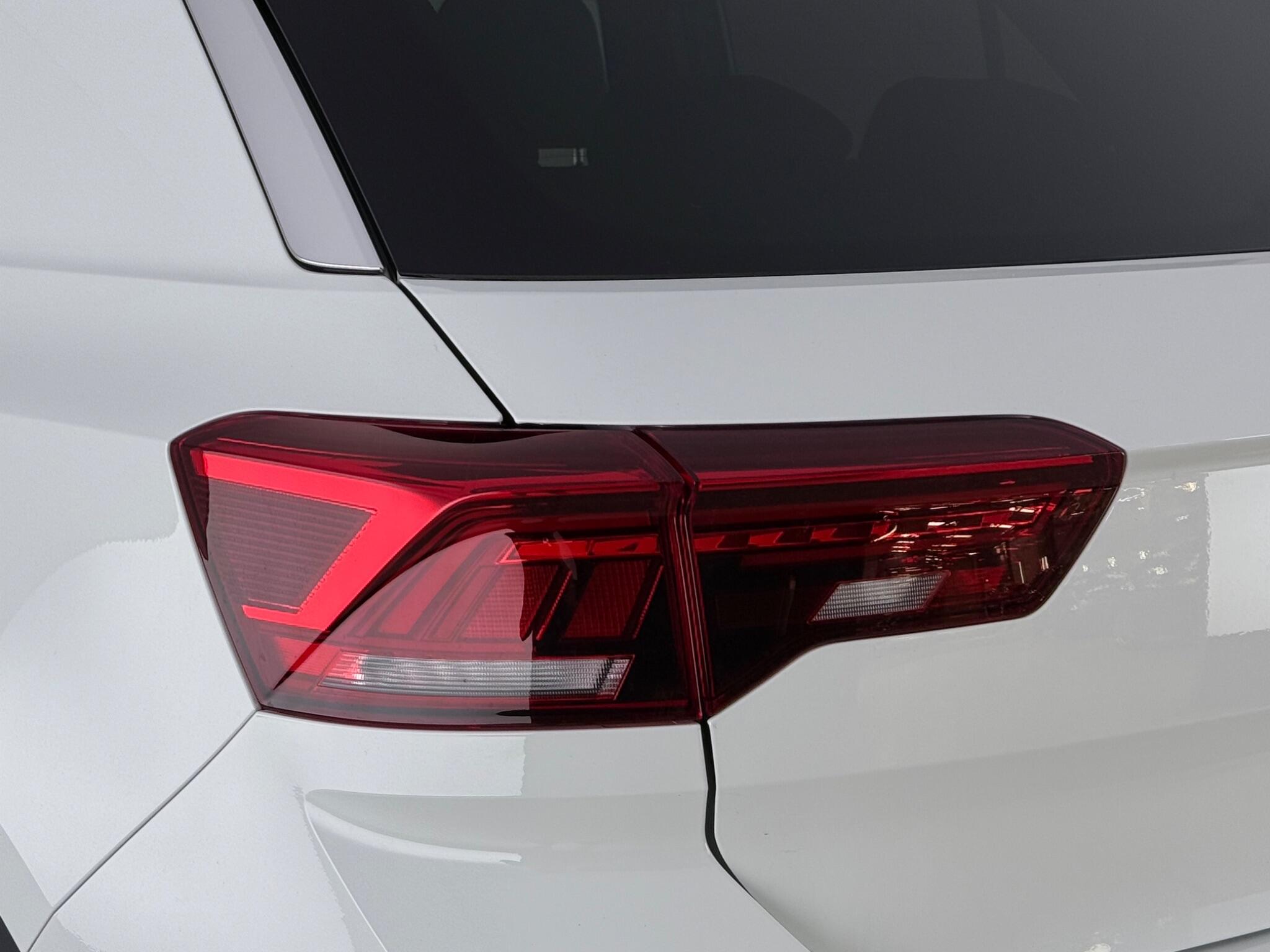 Volkswagen T-Roc view 11