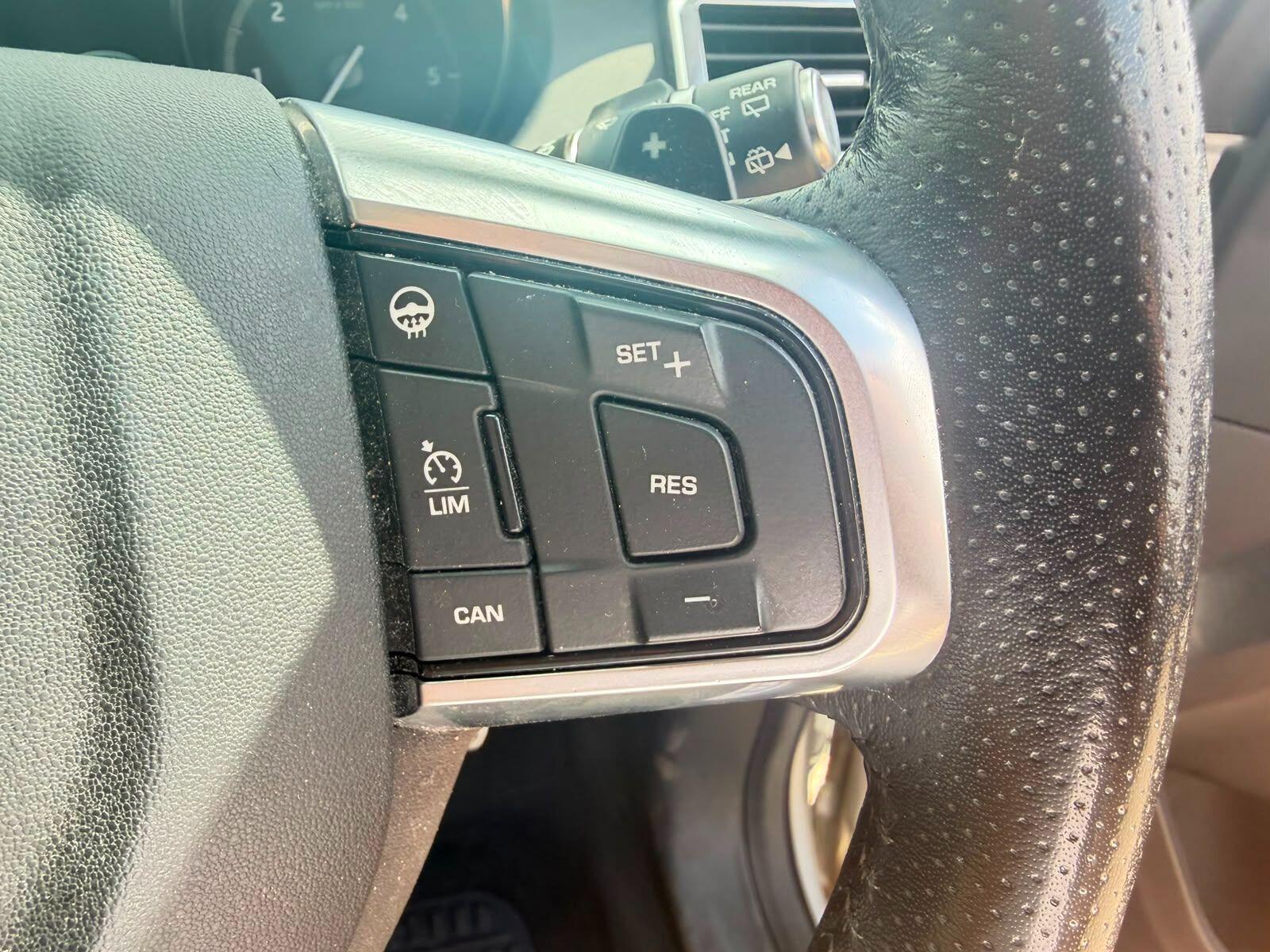 Land Rover Discovery Sport view 23