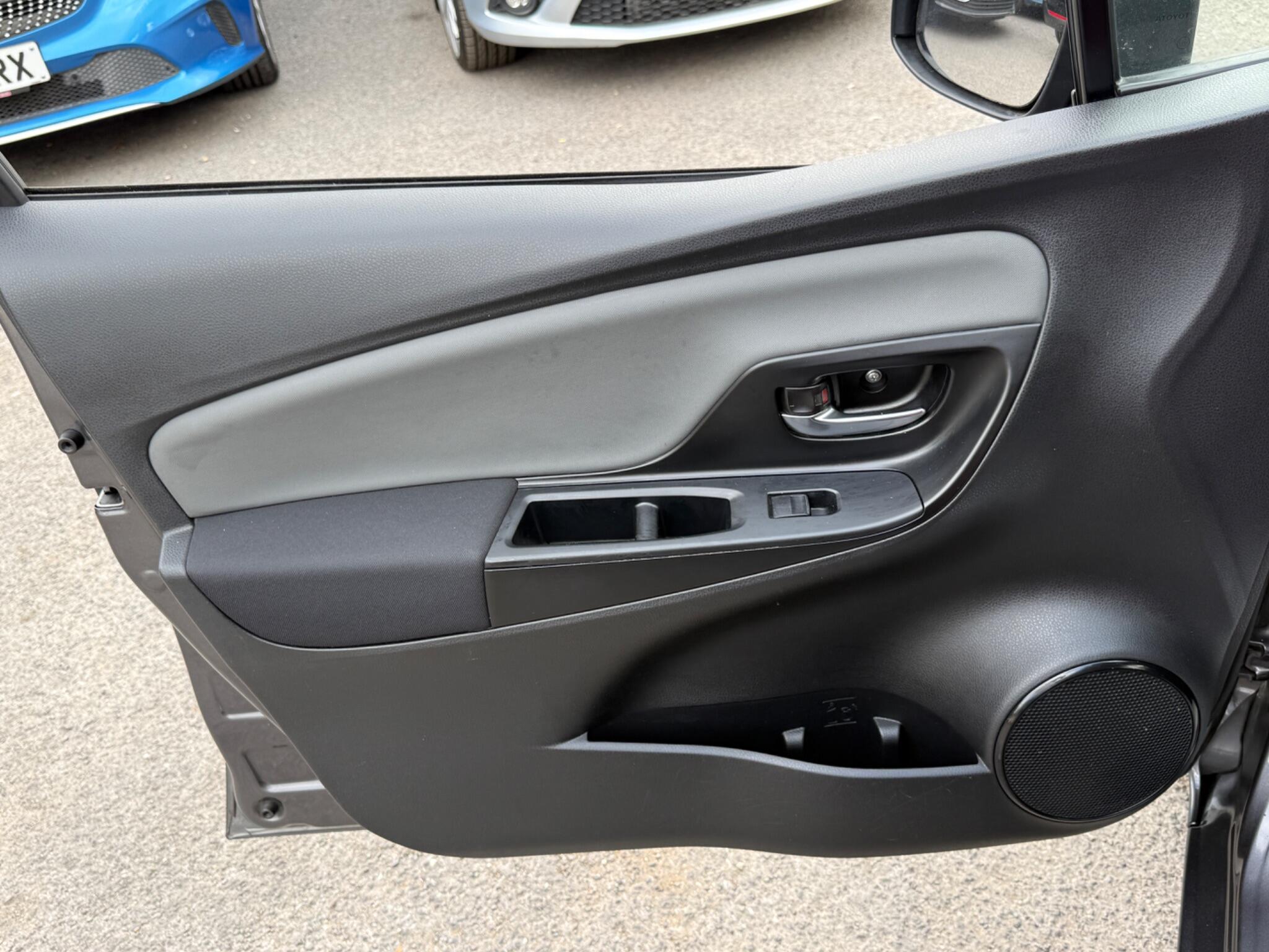 Toyota Yaris - Image 48