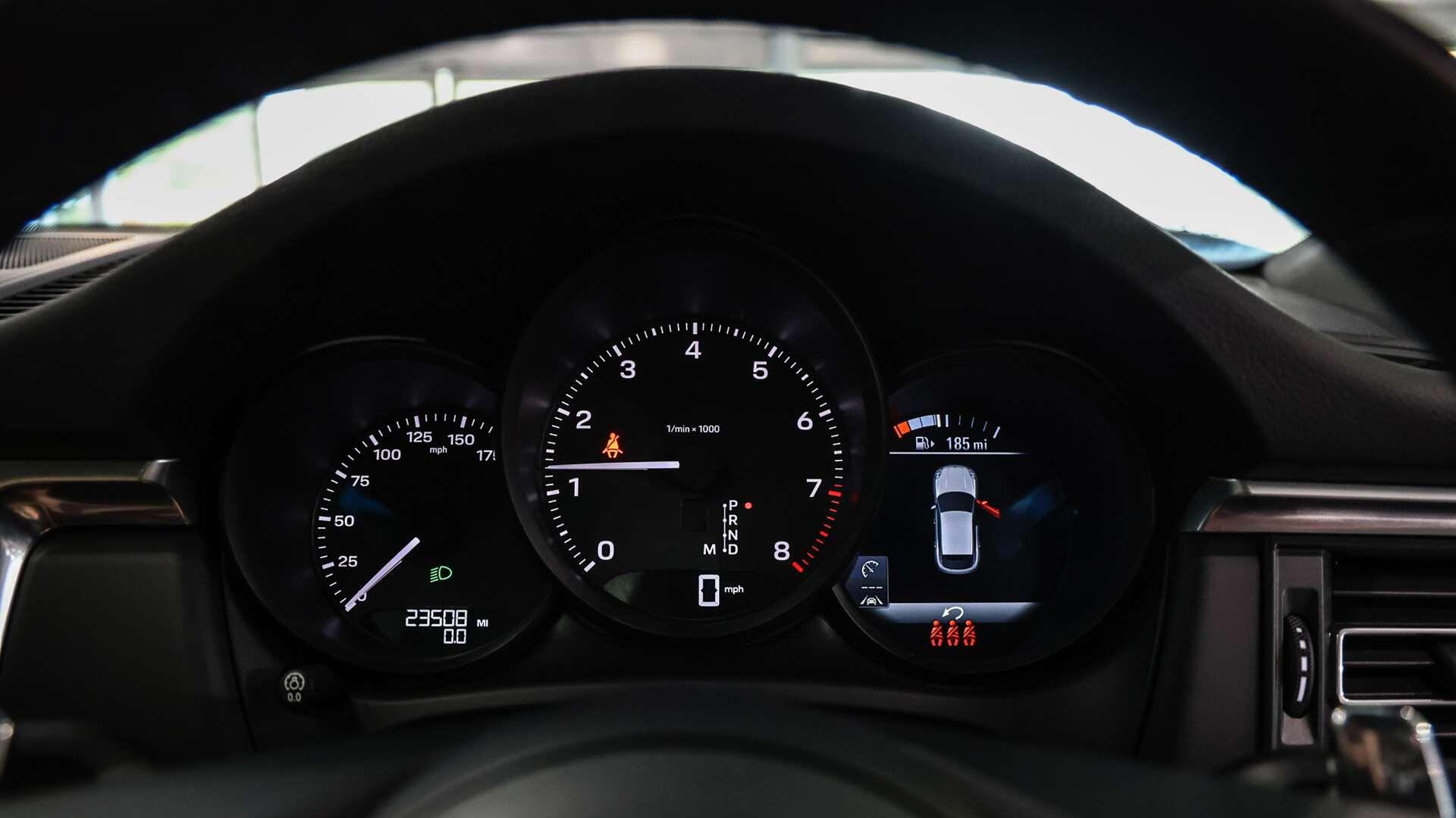 Porsche Macan view 21