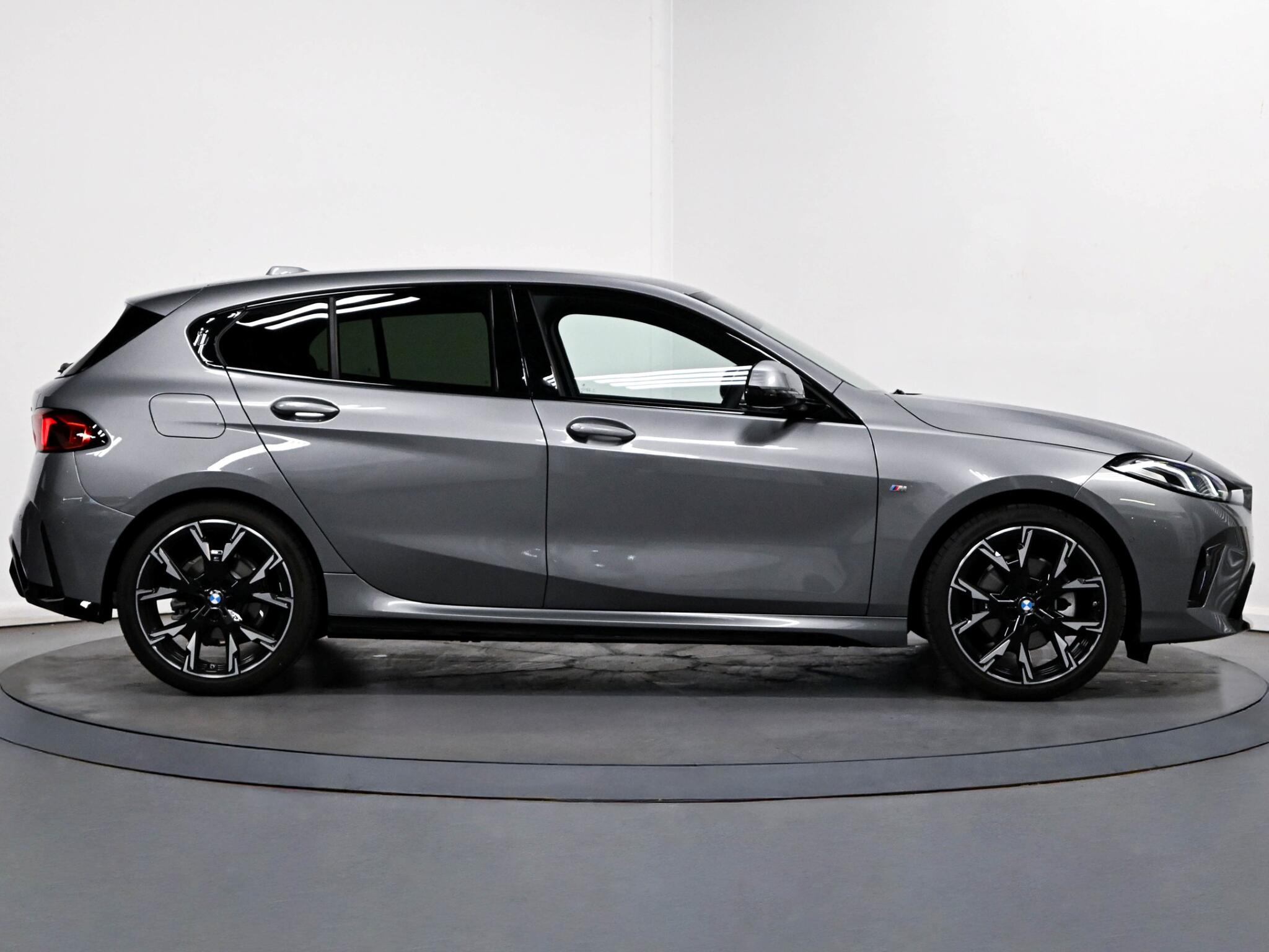 BMW 1 Series view 19