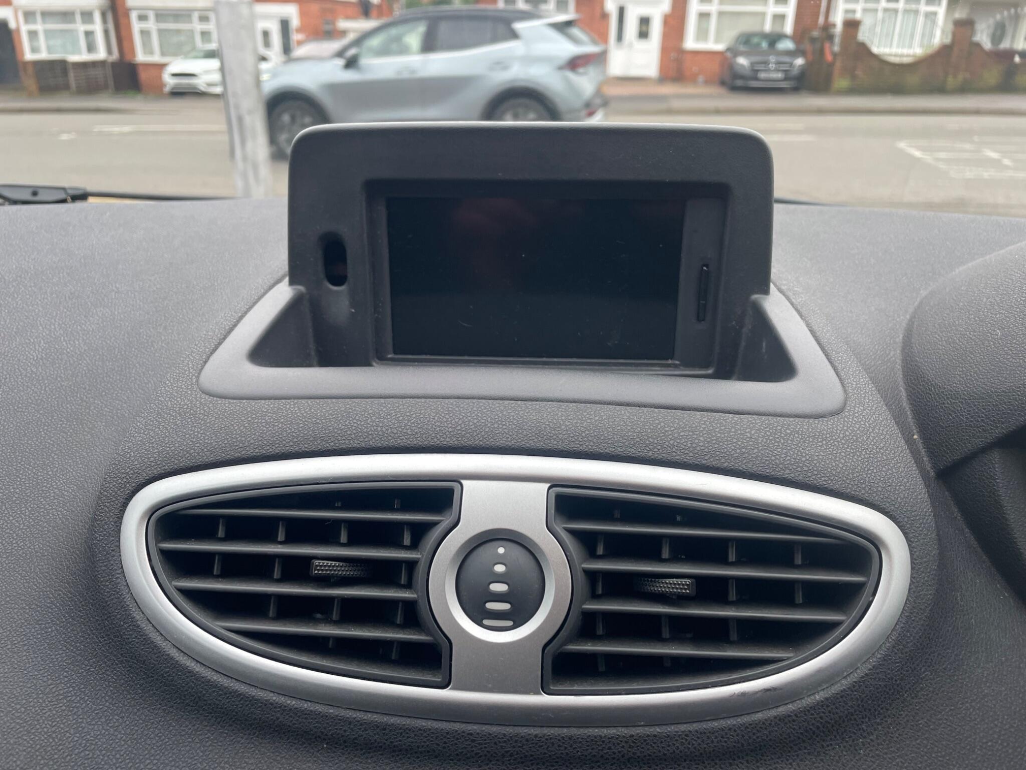 2011 Renault Clio image 53