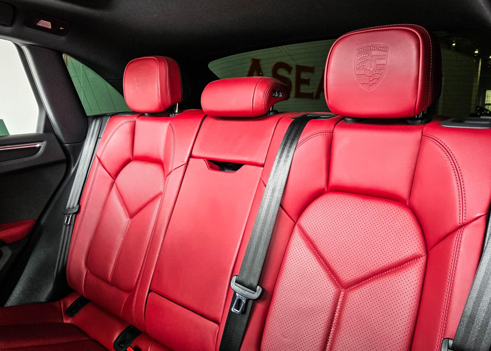 Porsche Macan view 19