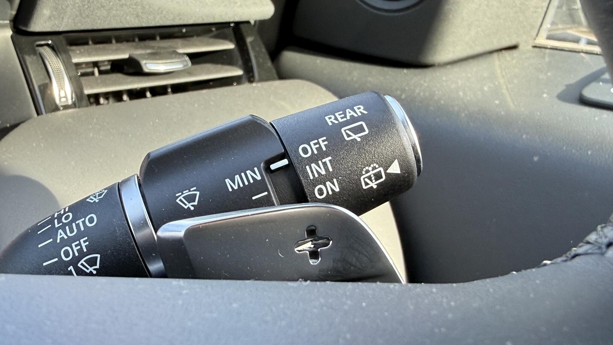 Land Rover Discovery Sport view 44