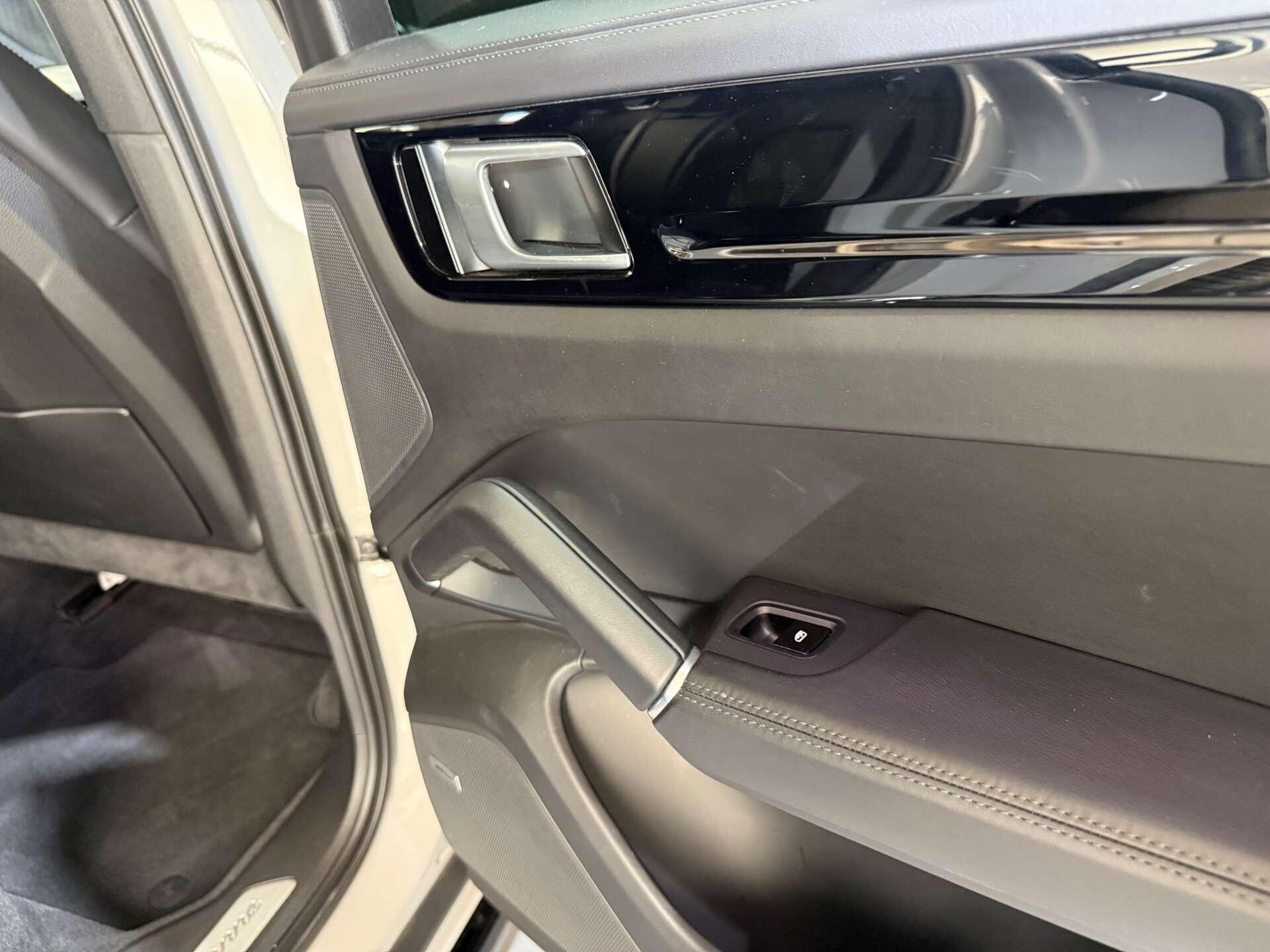 Porsche Cayenne view 21