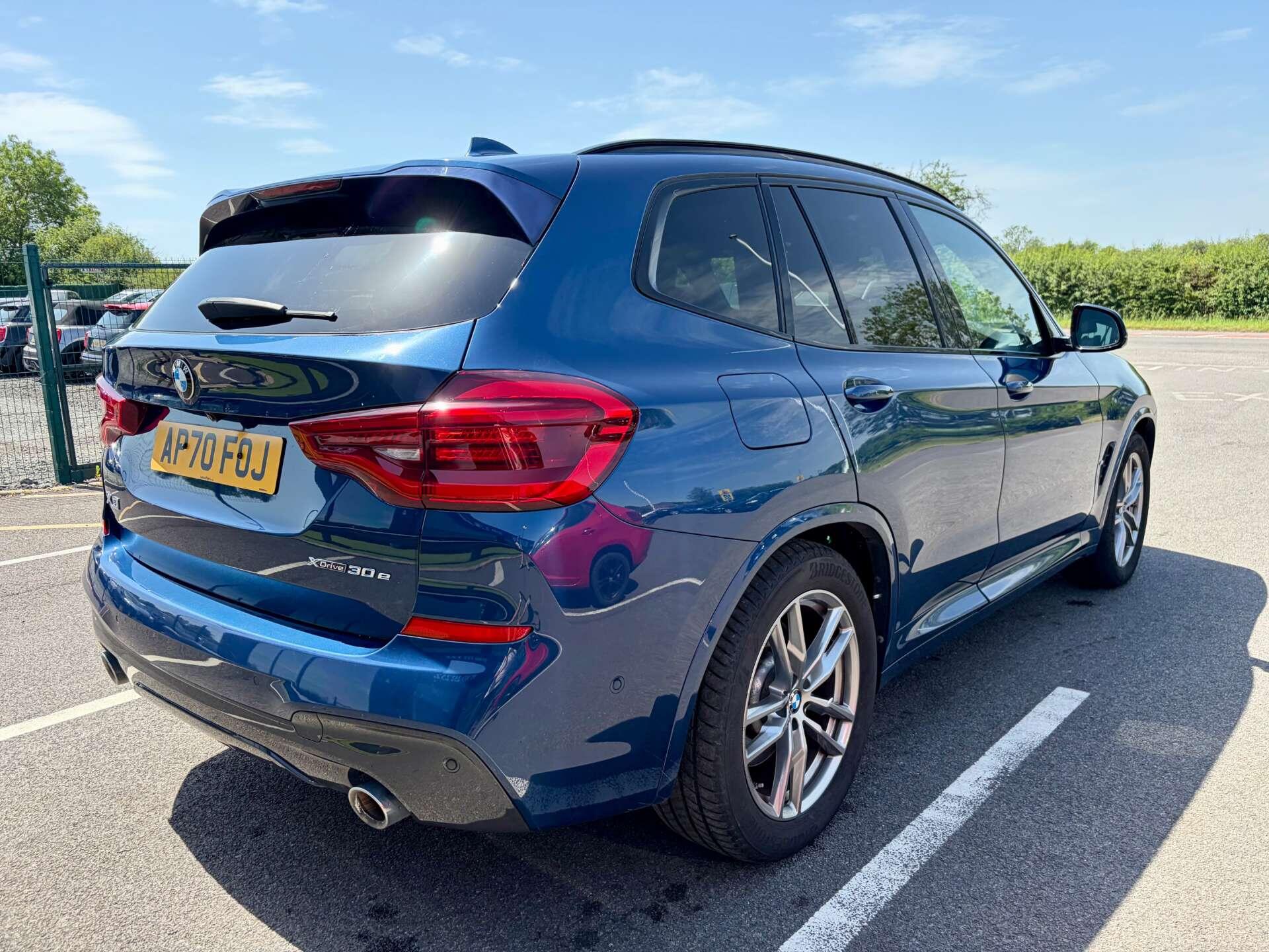 BMW X3 view 8