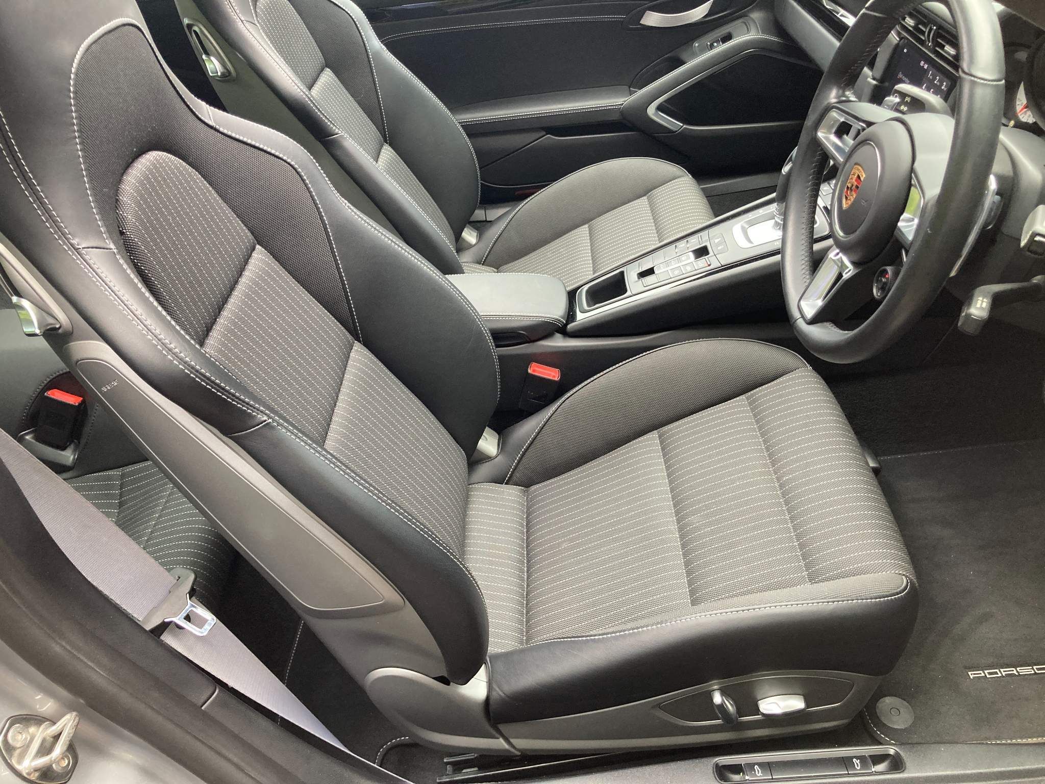Porsche 911 view 34