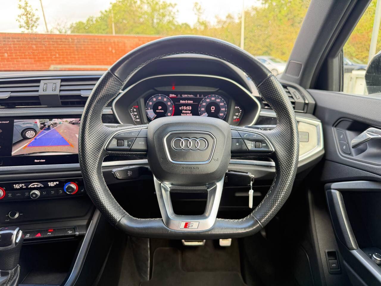 Audi Q3 view 29