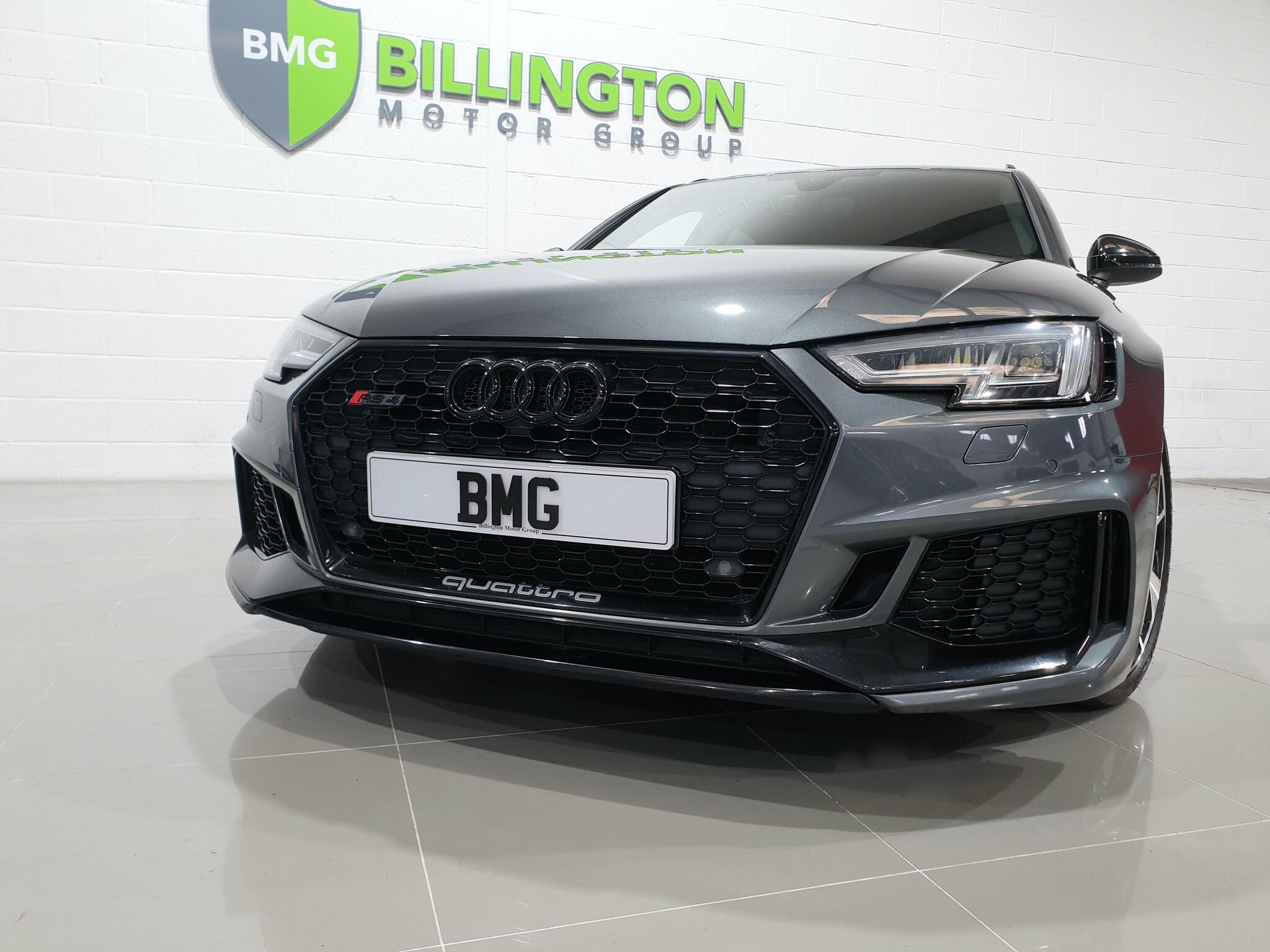 Audi RS4 view 21
