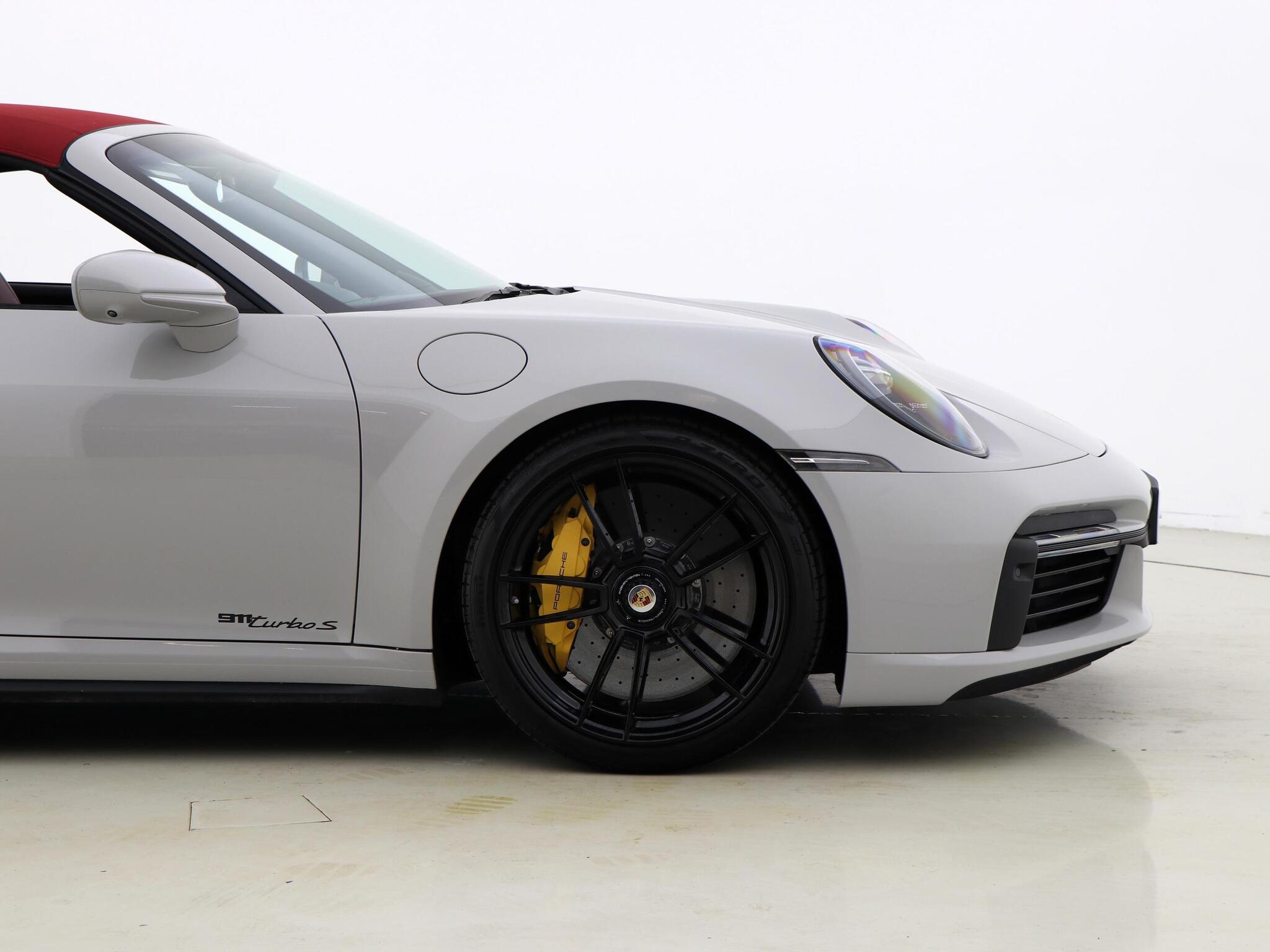 Porsche 911 view 19