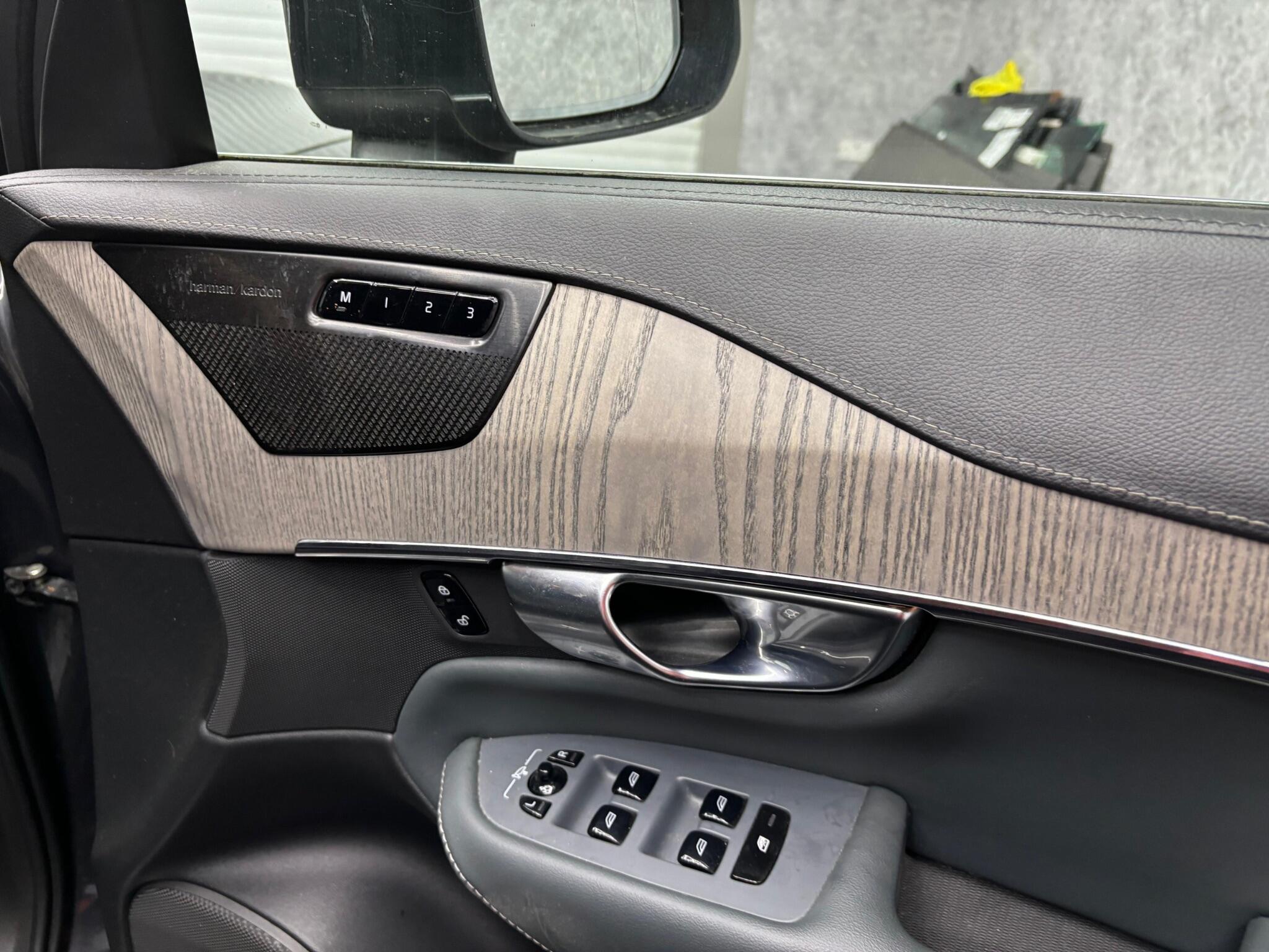 Volvo XC90 view 24