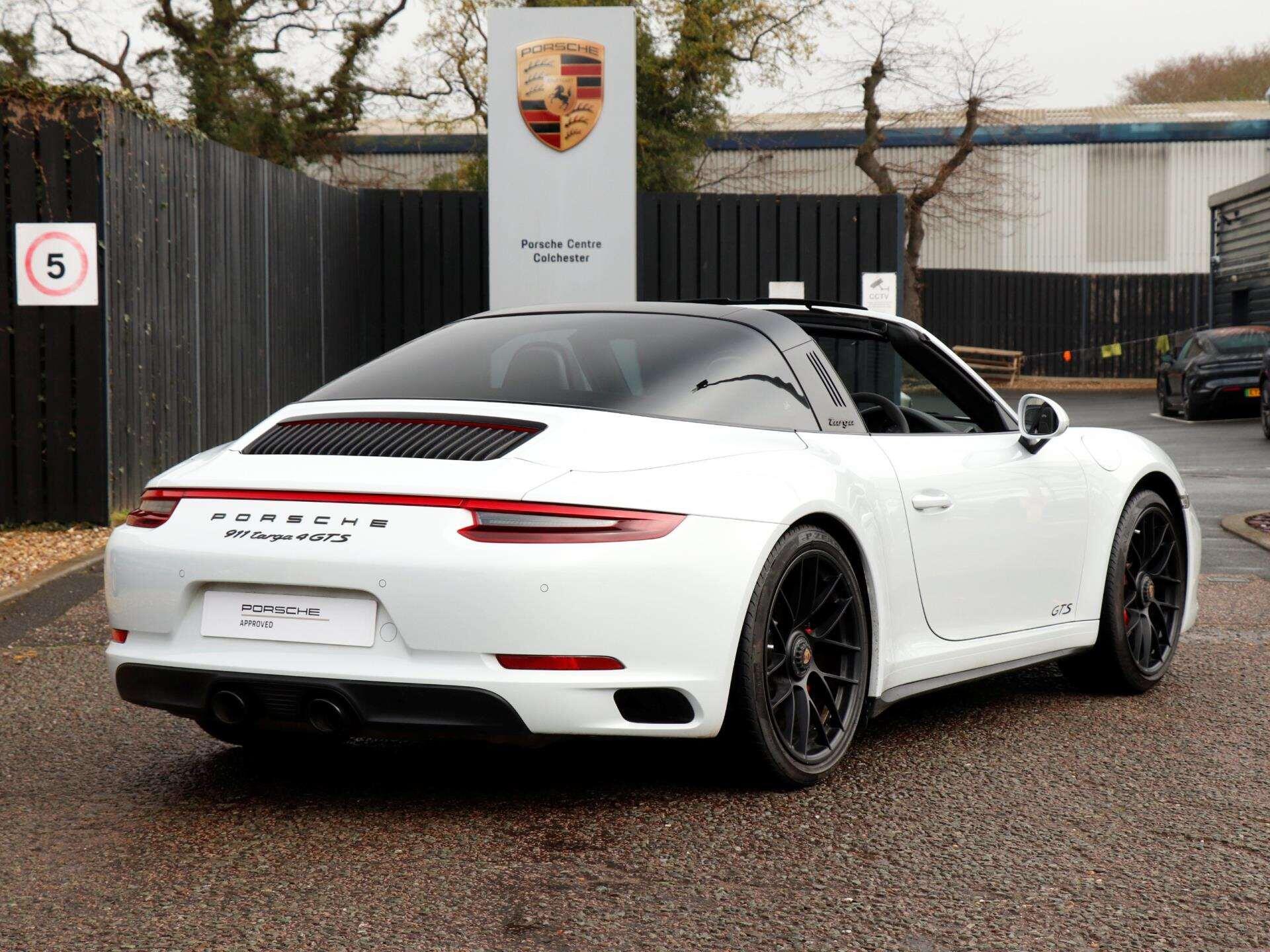 Porsche 911 view 37