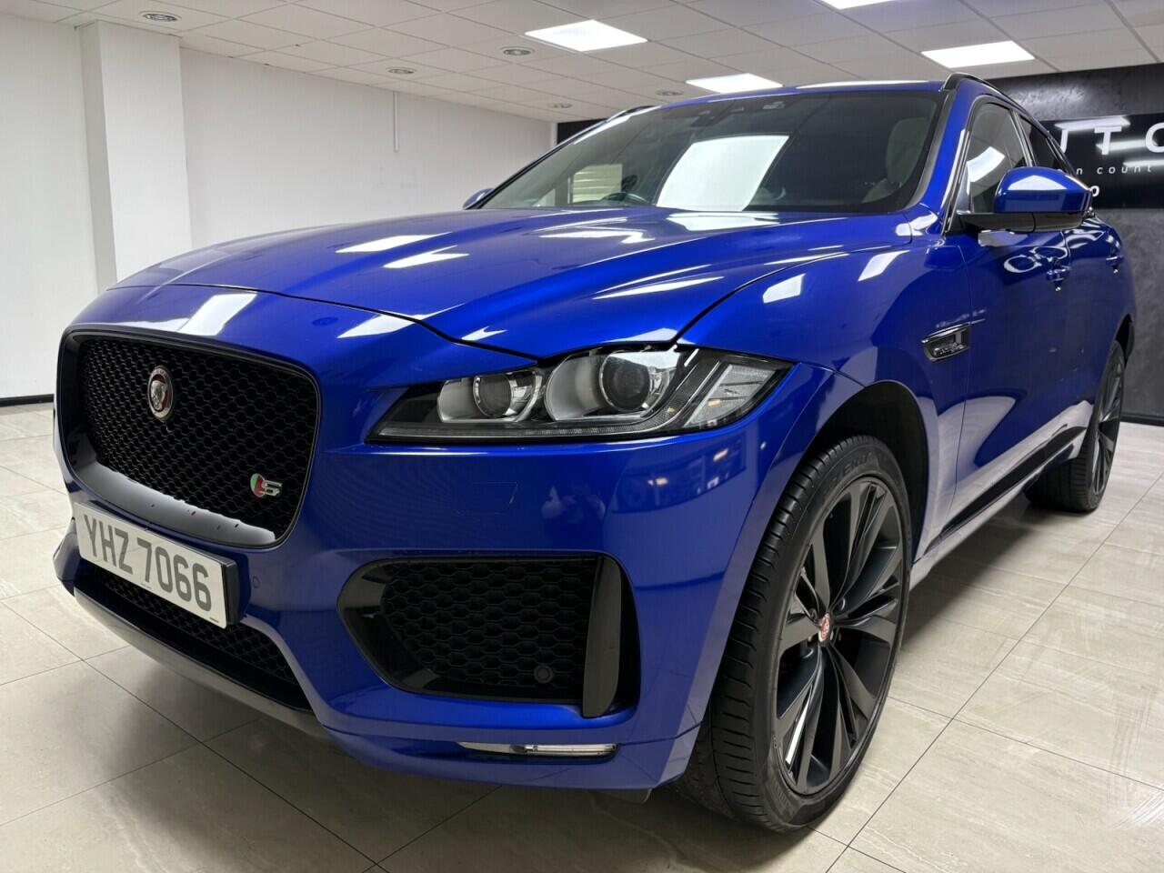 Jaguar F-Pace view 12