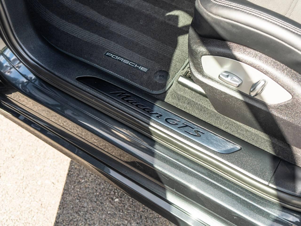 Porsche Macan view 46