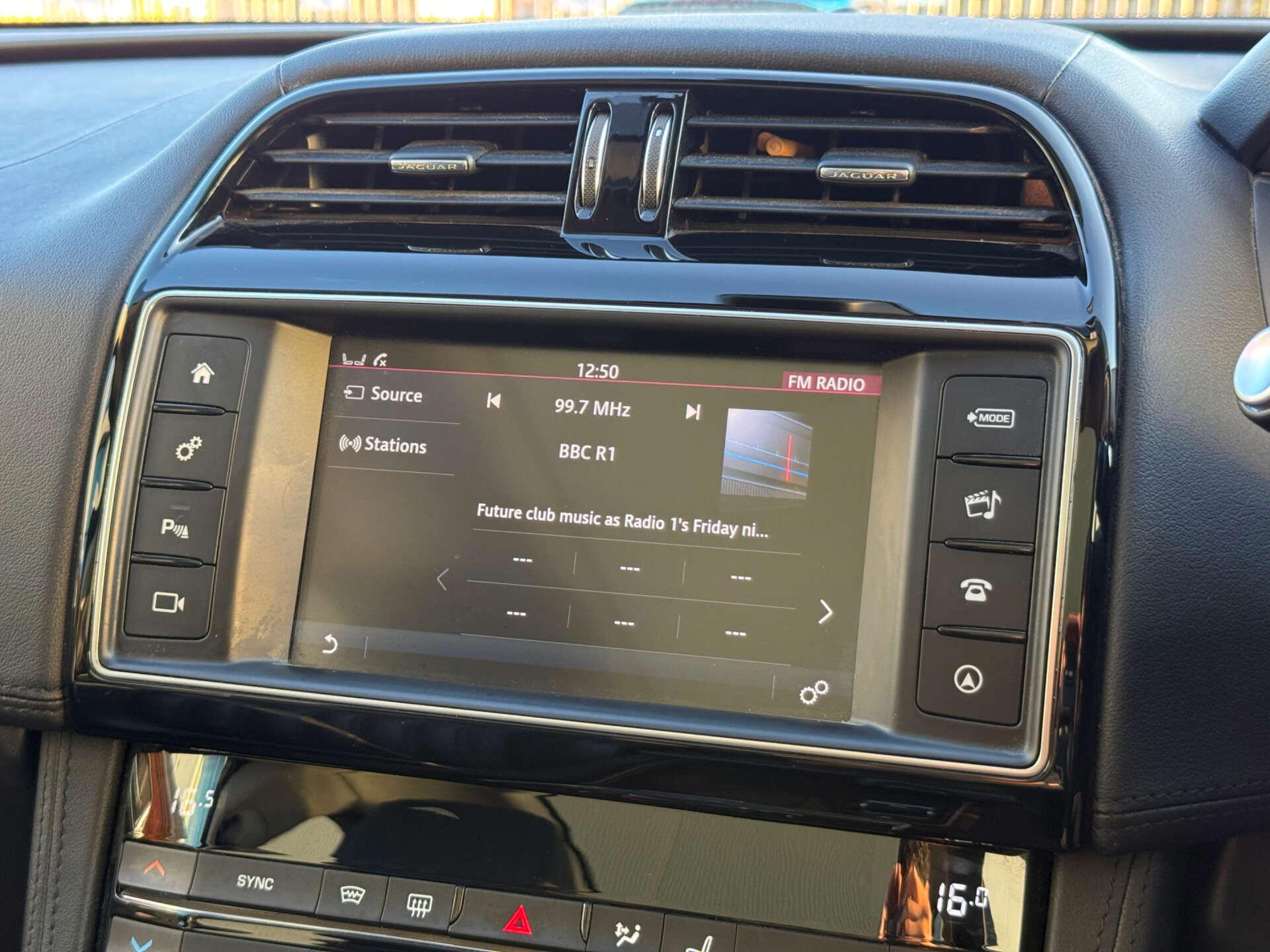 Jaguar F-Pace view 70