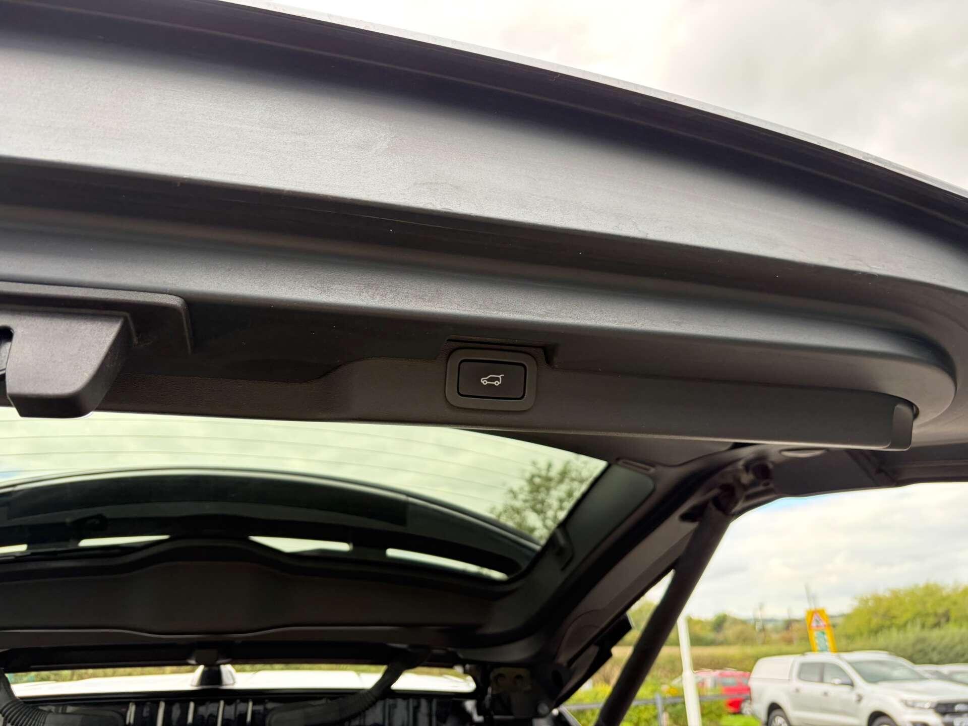 Land Rover Discovery 3 view 26