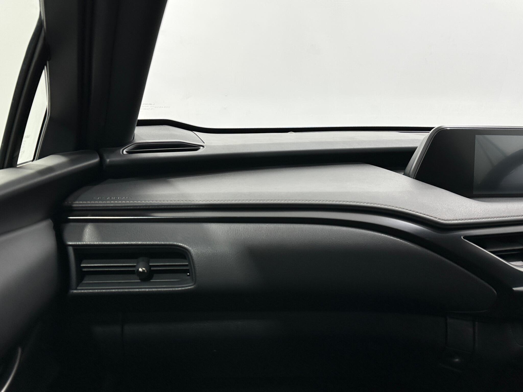 Lexus UX view 29