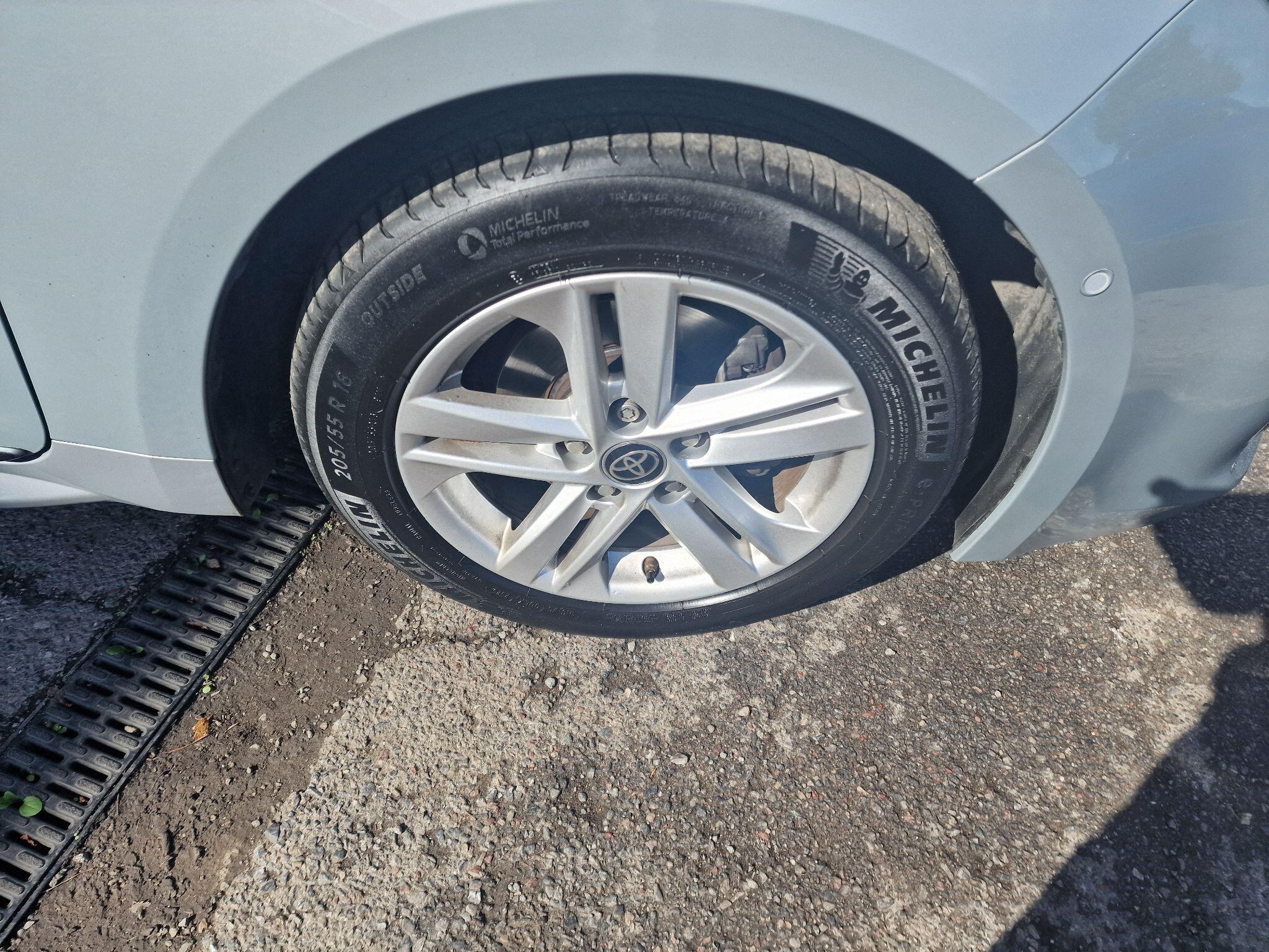 Toyota Corolla view 45
