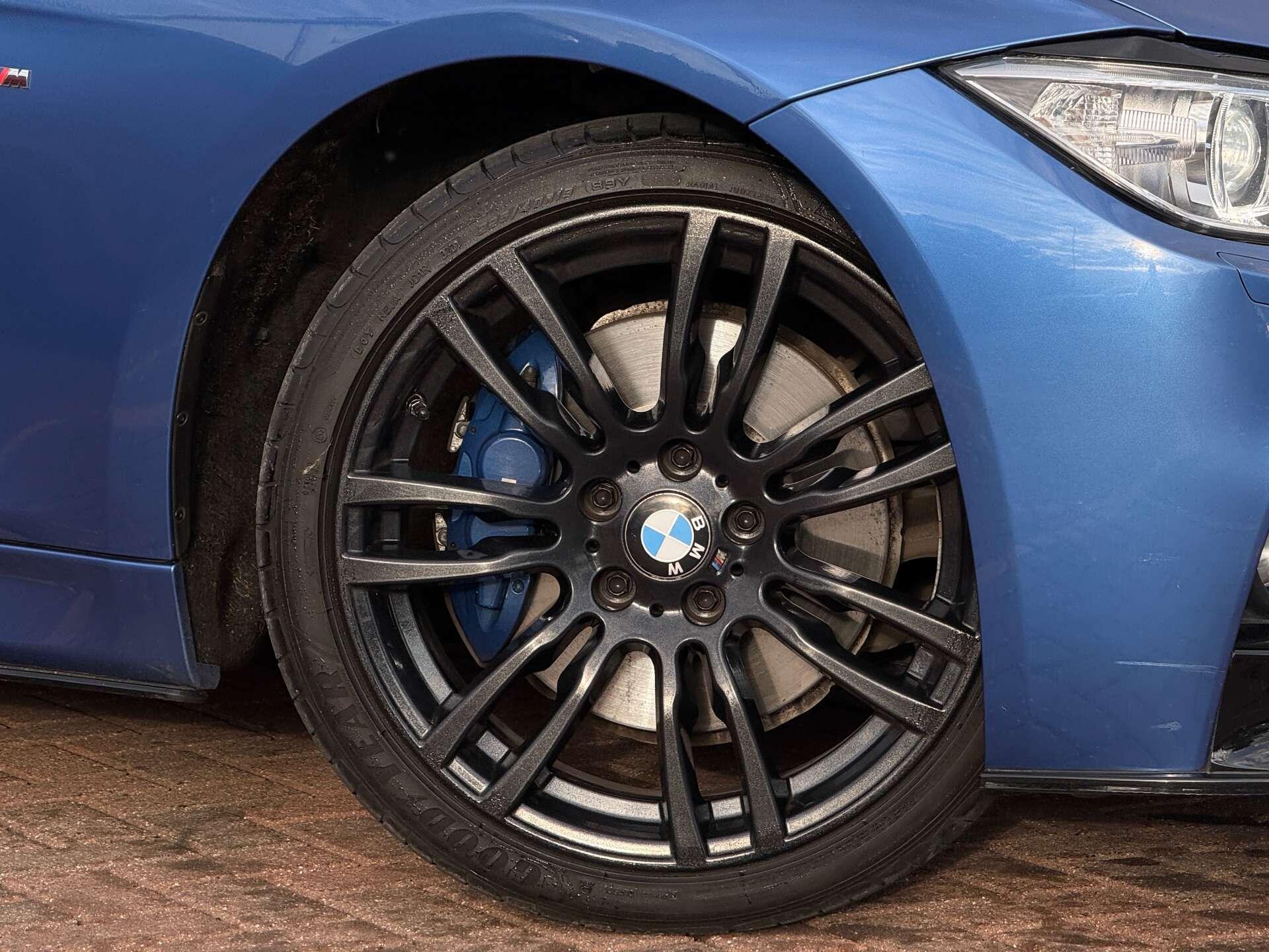BMW 3 Series view 12