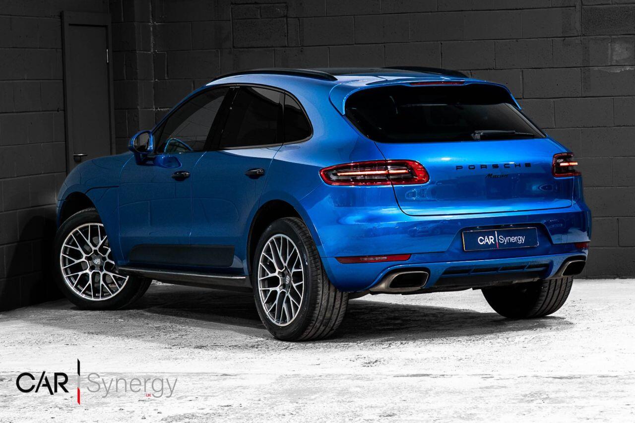 Porsche Macan view 3