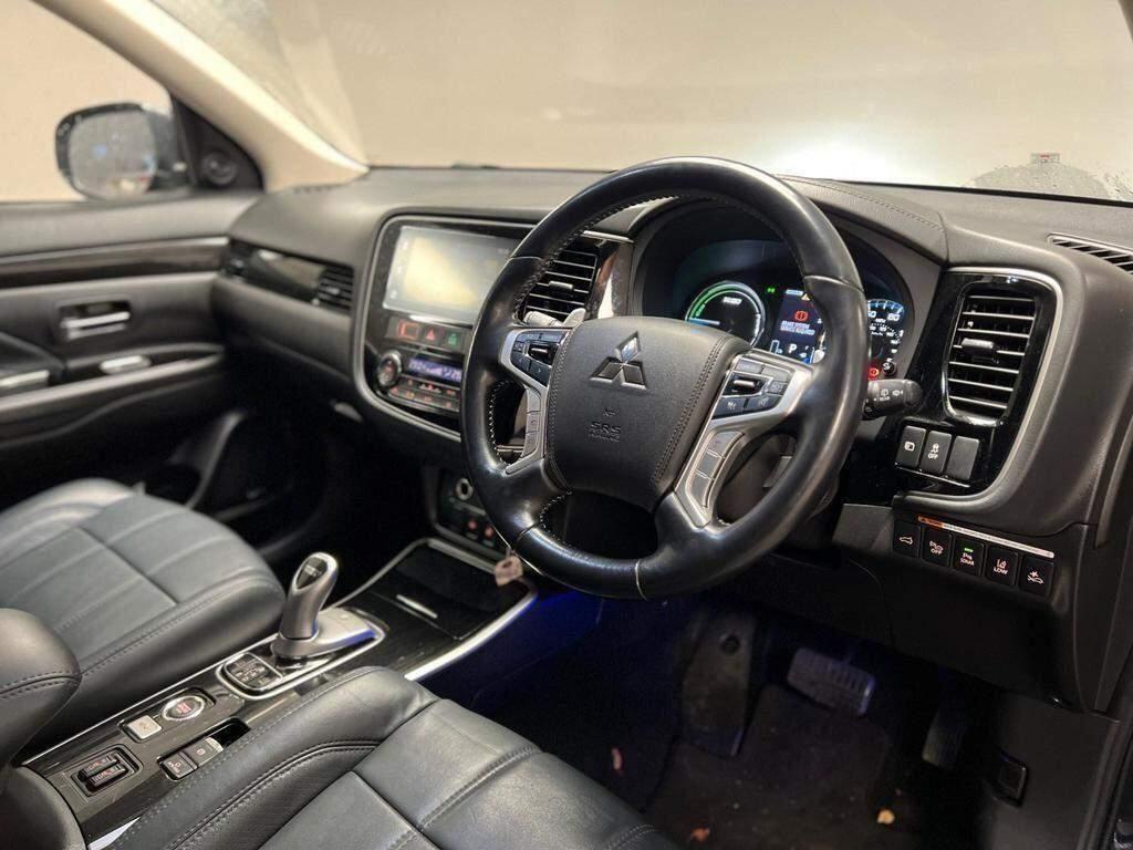 Mitsubishi Outlander view 10