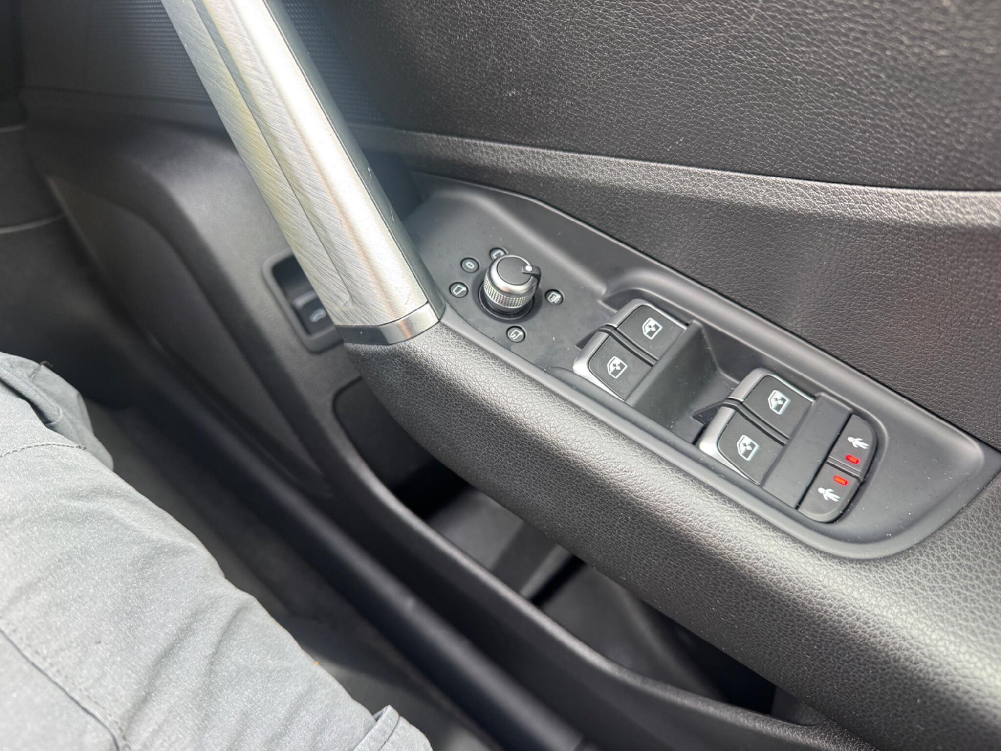 Audi Q2 view 87