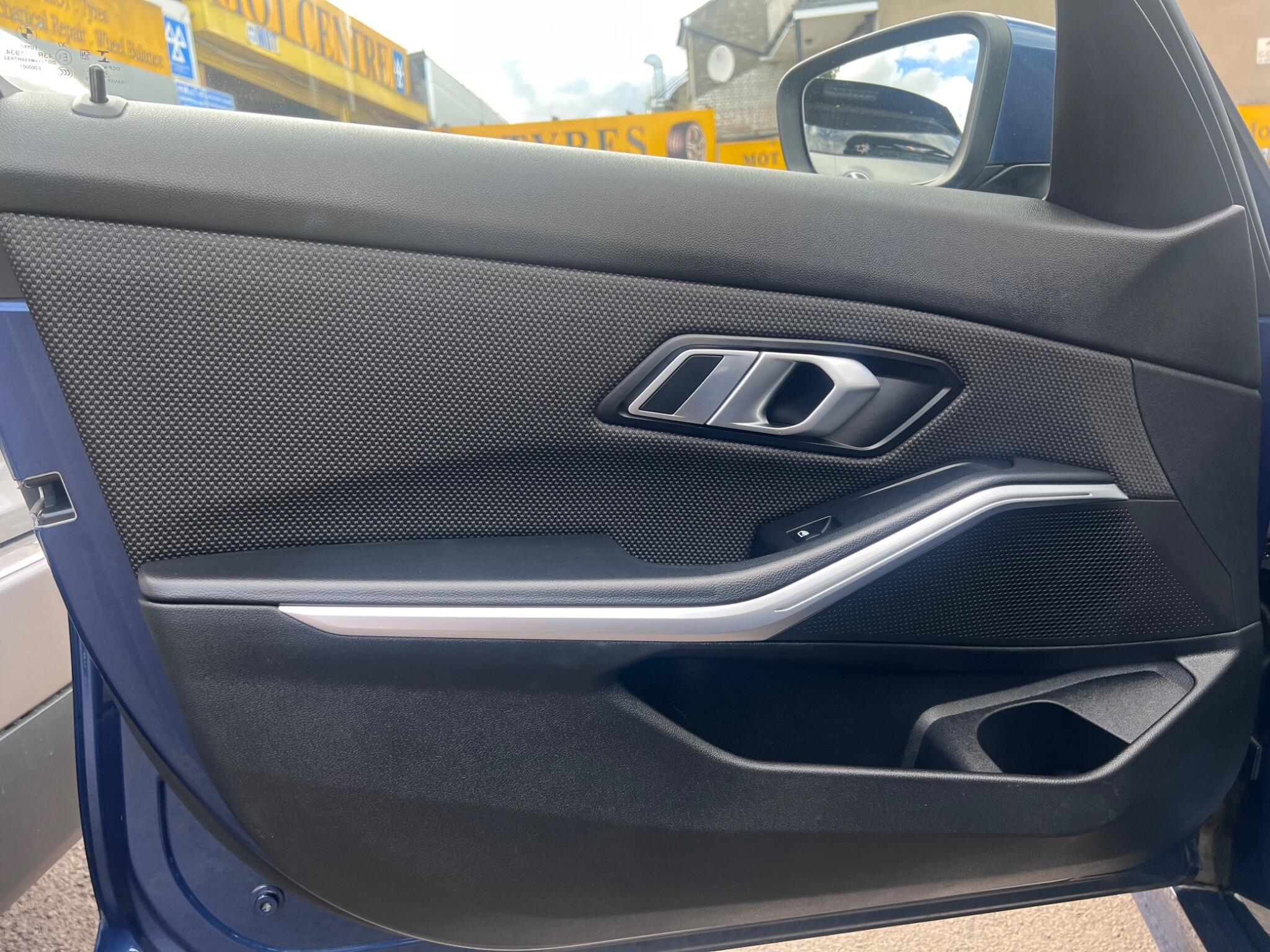 BMW 3 Series view 33