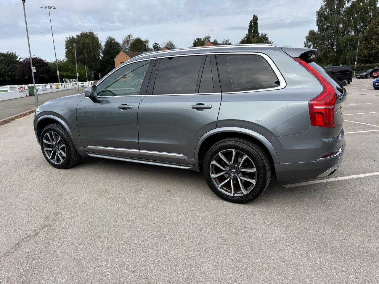 Volvo XC90 view 18