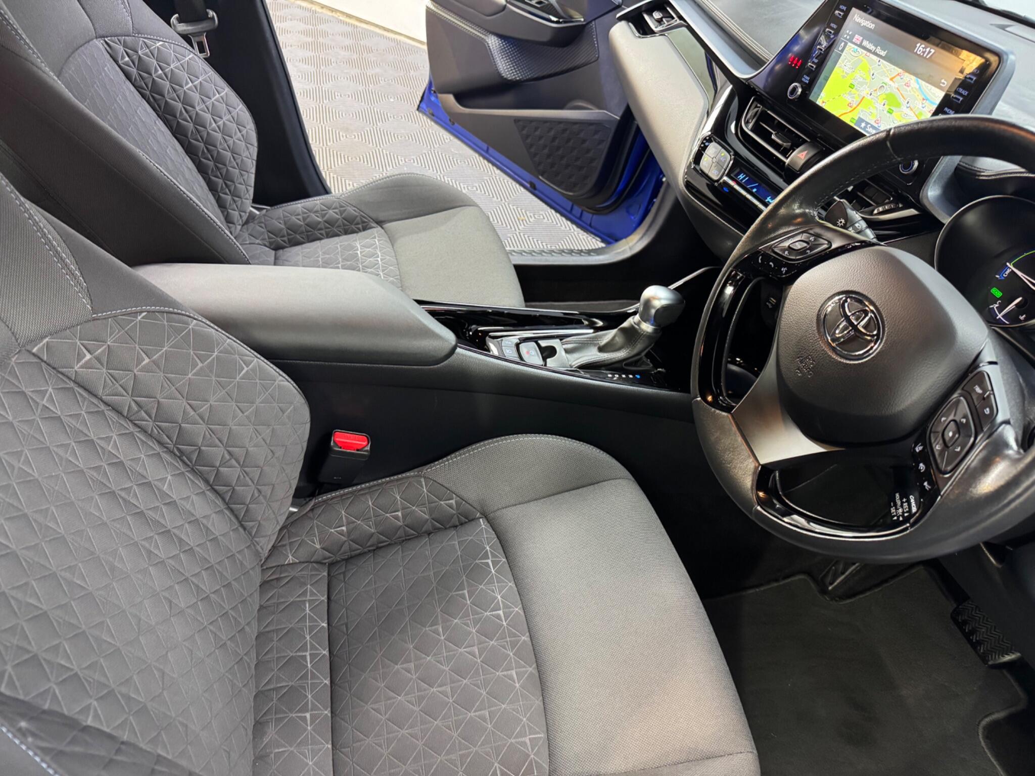 Toyota C-HR view 6