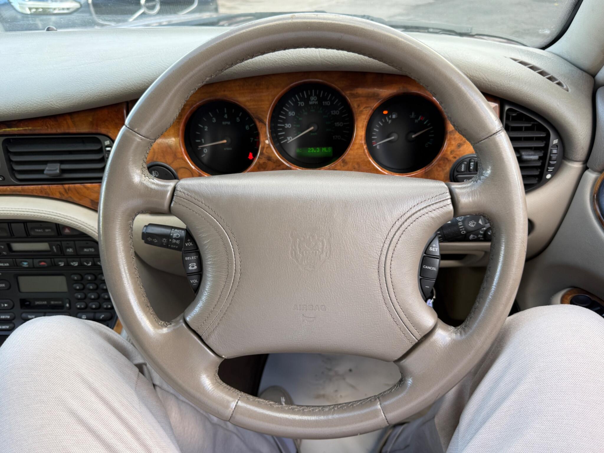 Jaguar XJ - Image 38