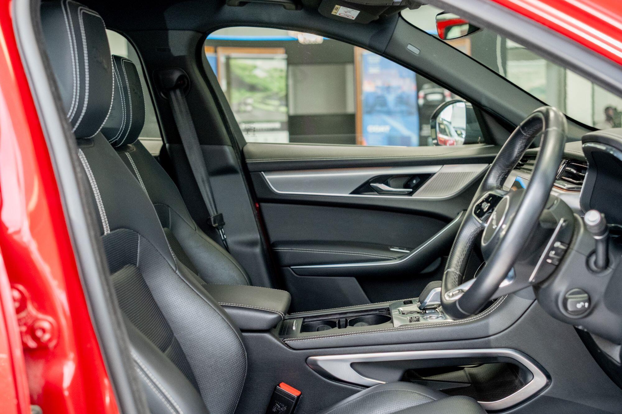 Jaguar F-Pace view 24