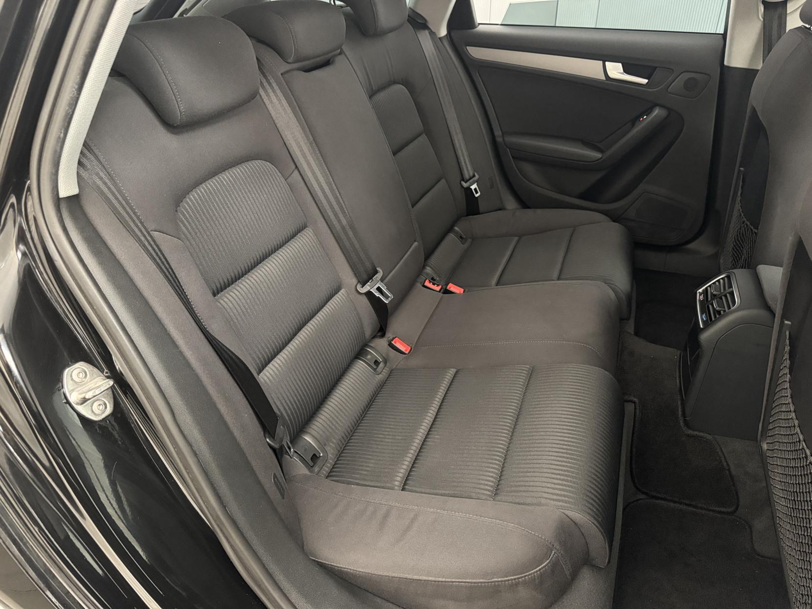 Audi A4 Avant view 55