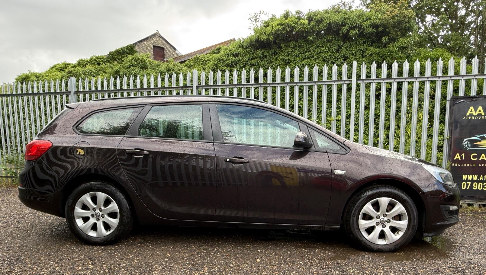 2014 Vauxhall Astra image 14