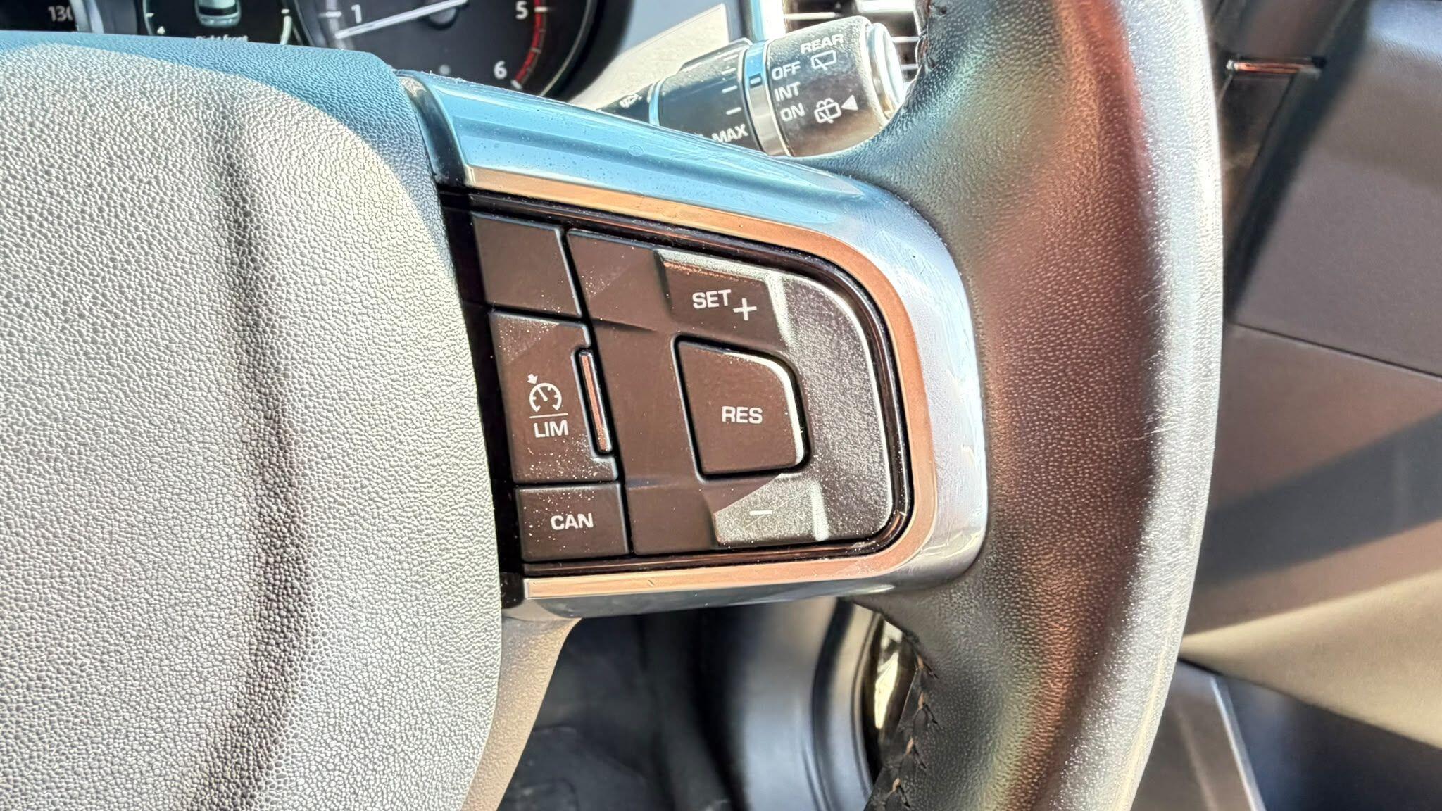 Land Rover Discovery Sport view 21
