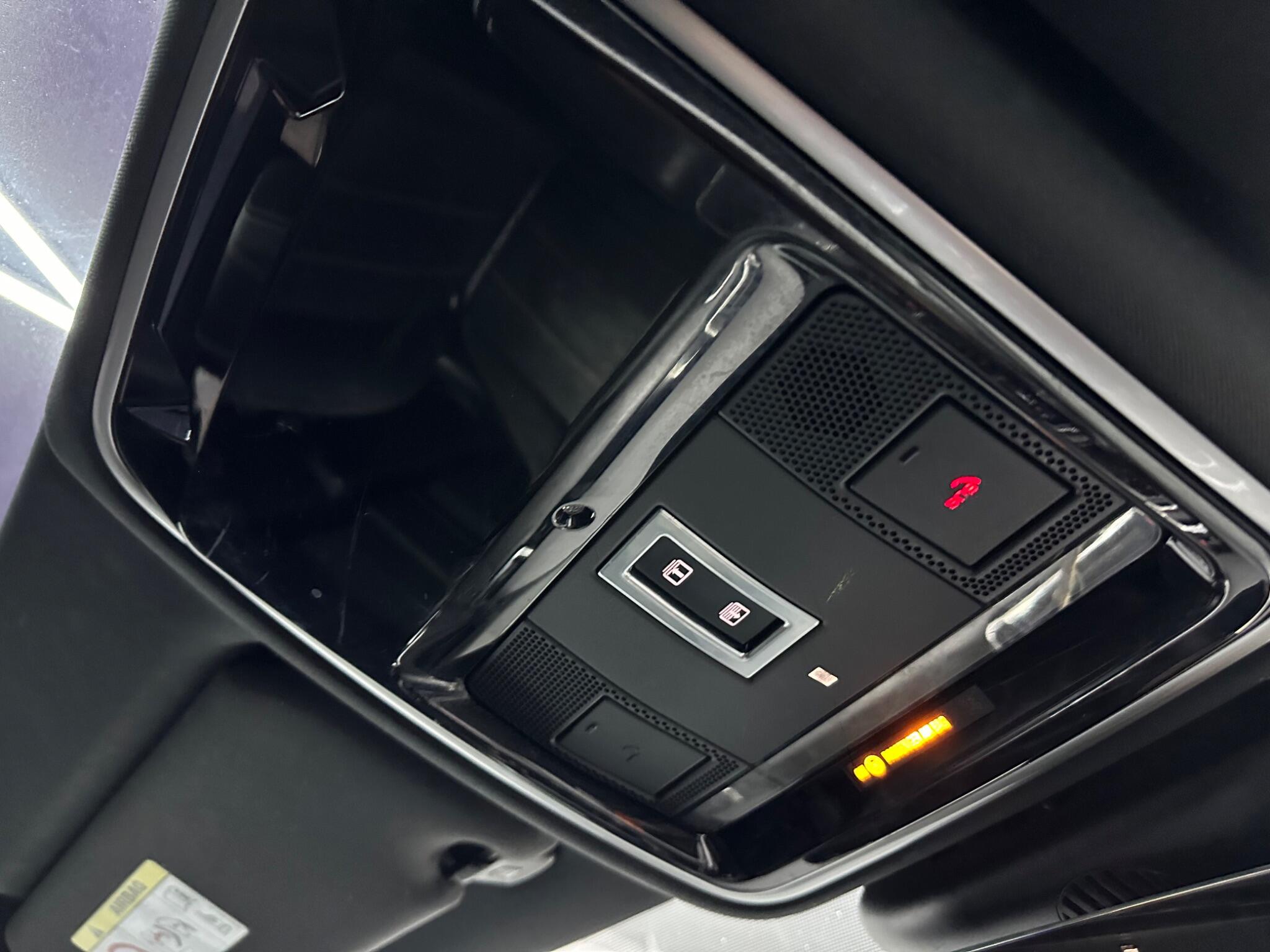 Land Rover Range Rover Velar view 10